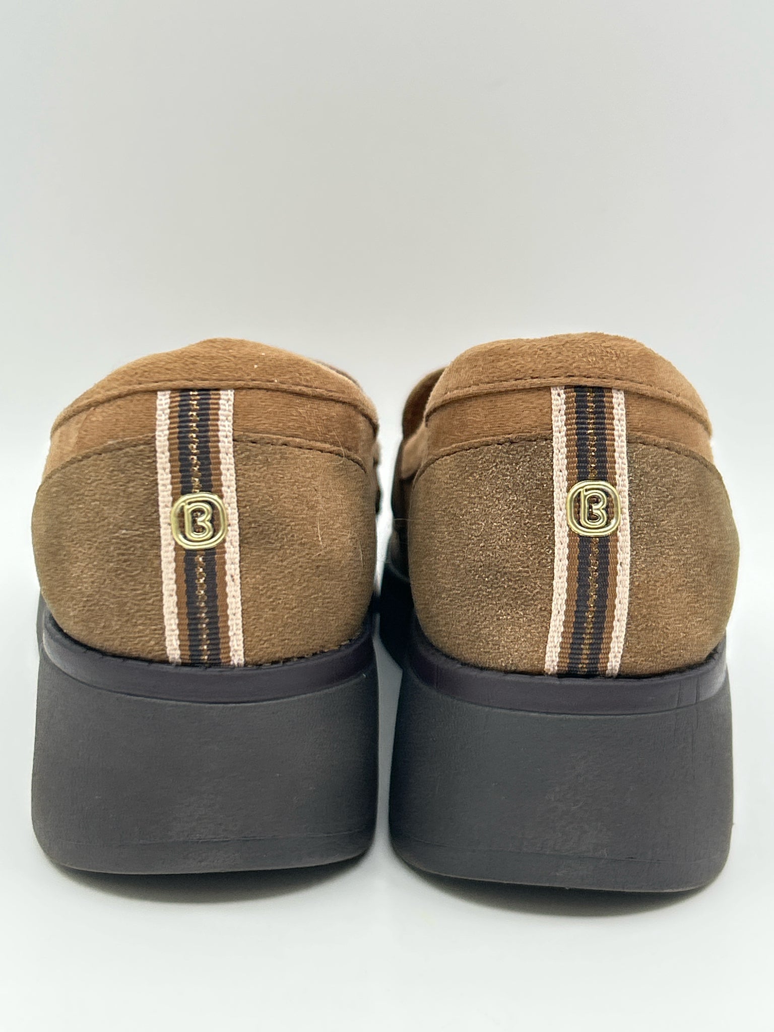 BZEES NWOB Size 8 Toffee Women Loafer