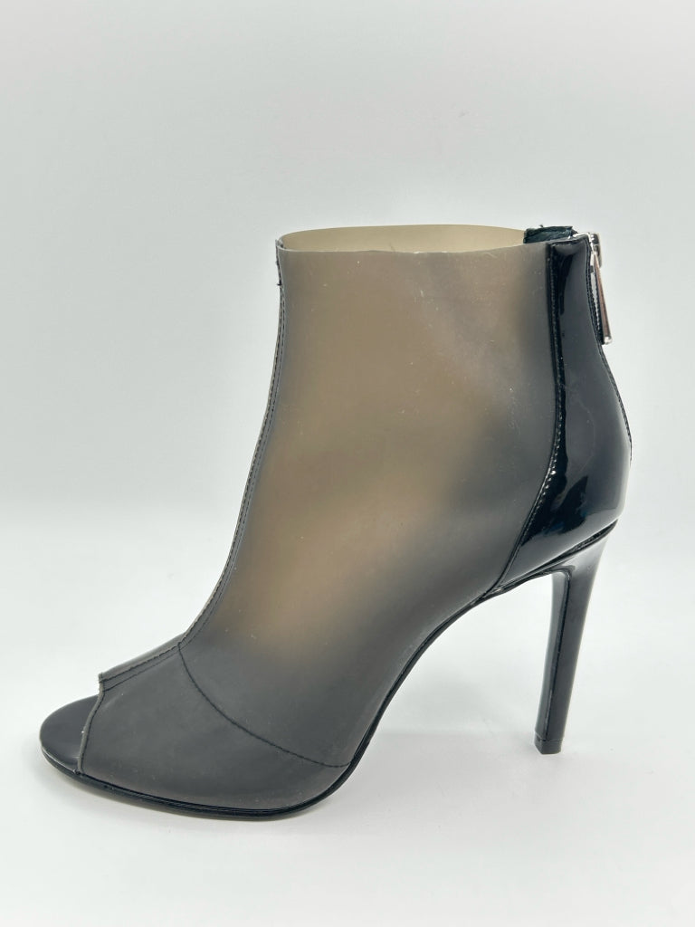 CHARLES by Charles David Women Size 8M black and grey Booties