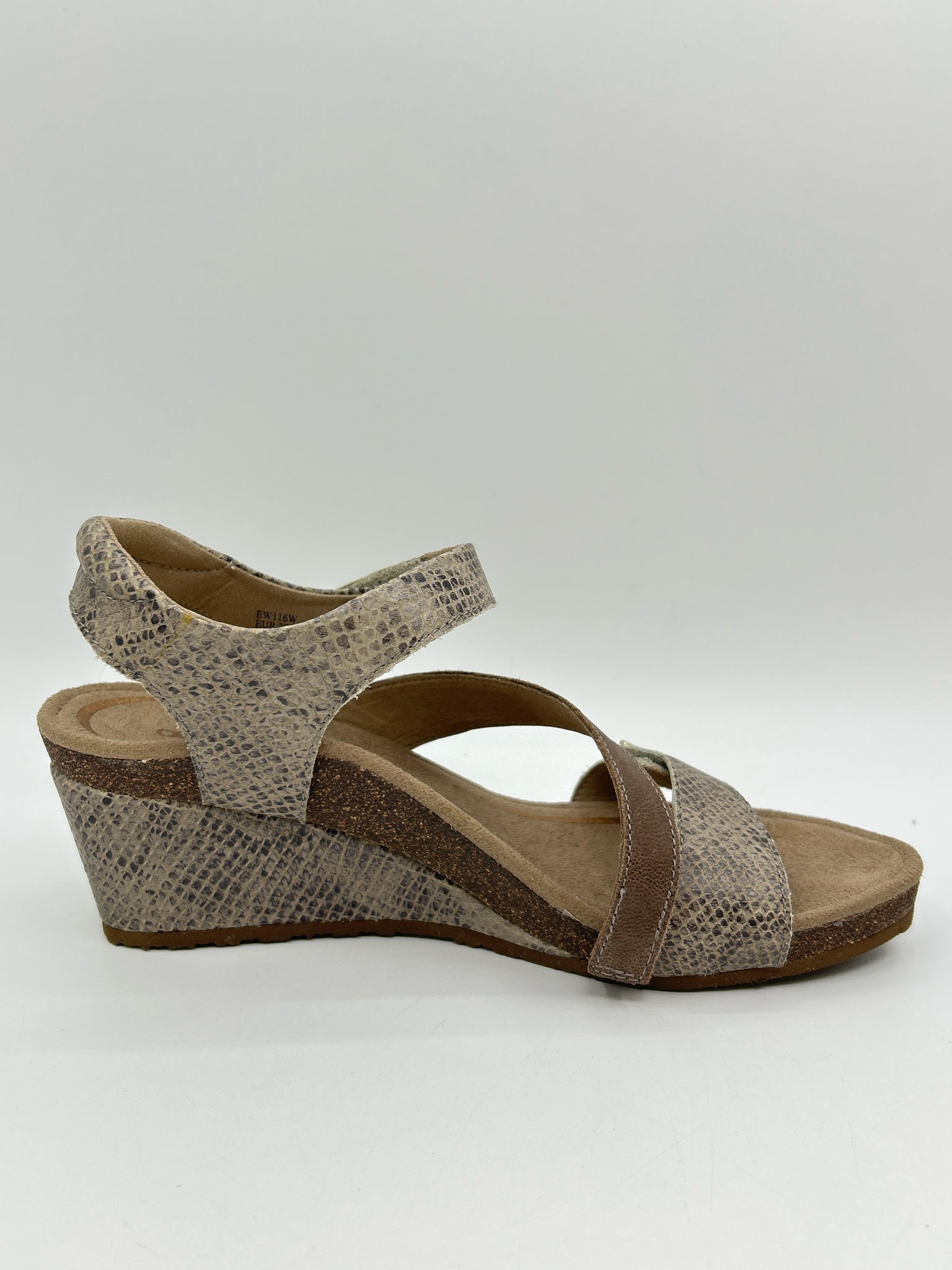 AETREX Size 8.5 Tan Women Sandal