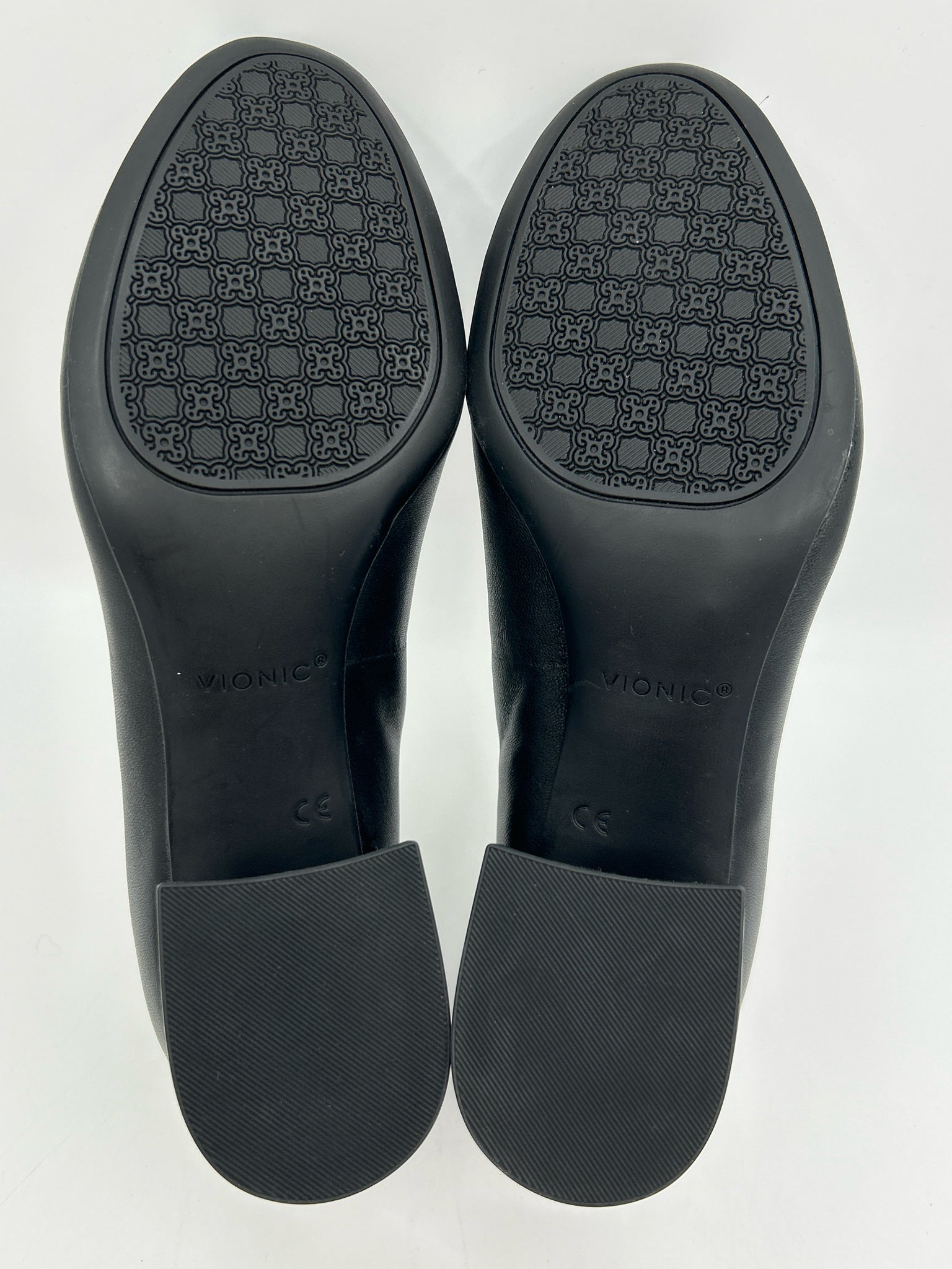 VIONIC NWOB Size 9 Black Women Pumps