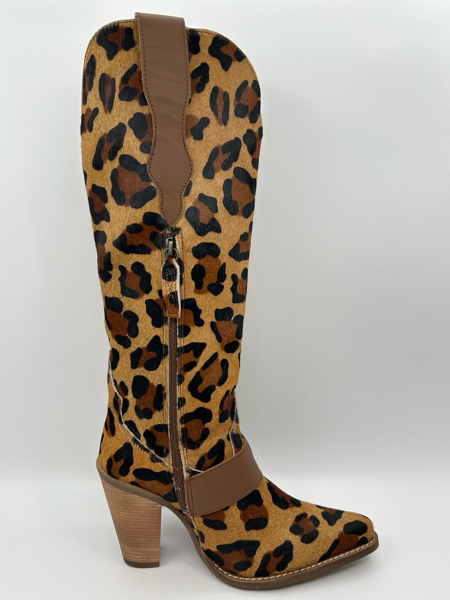 DINGO Size 8.5M tan & black Women Boots