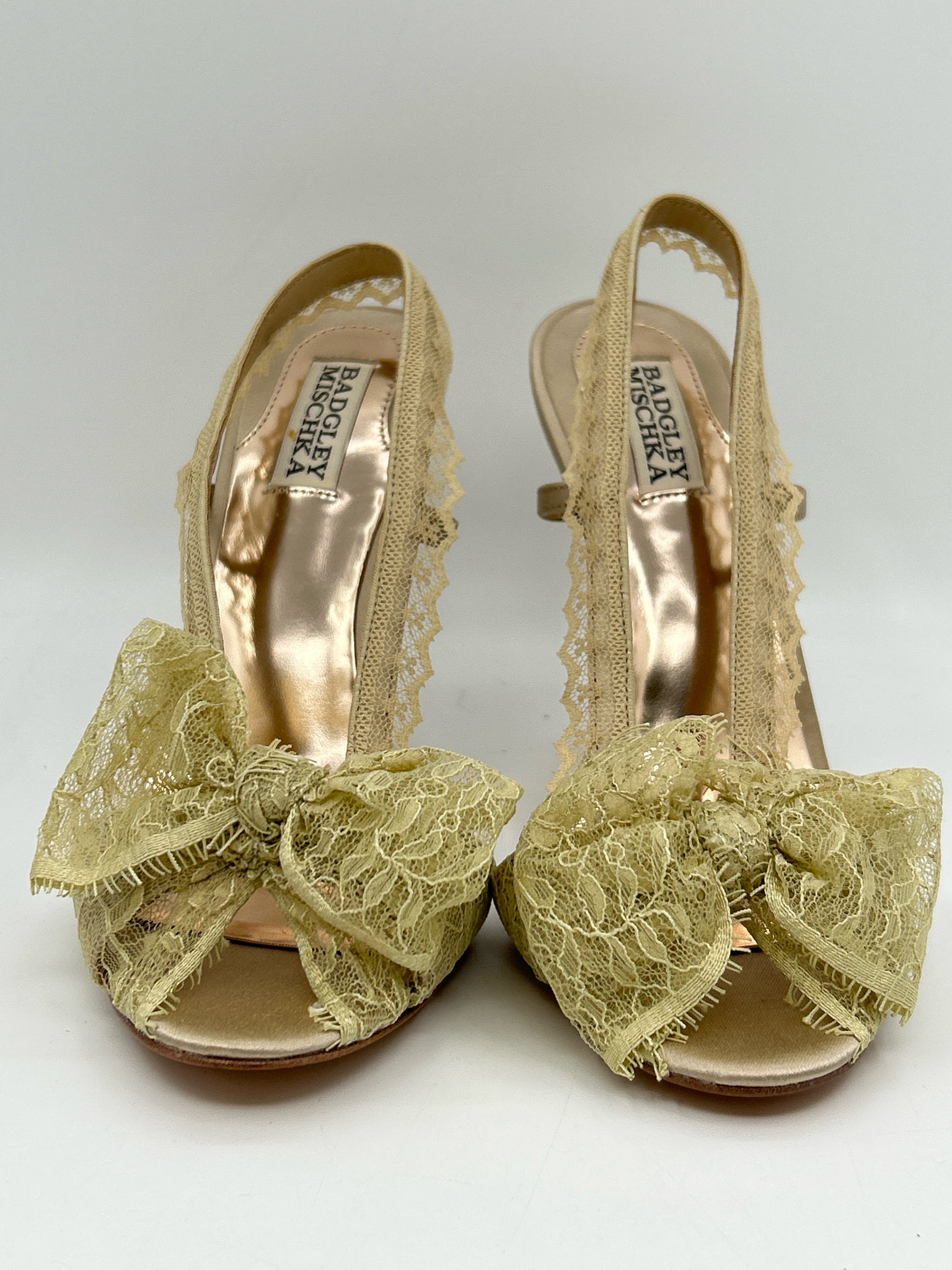 BADGLEY MISCHKA Size 8M Cream Women Sandal