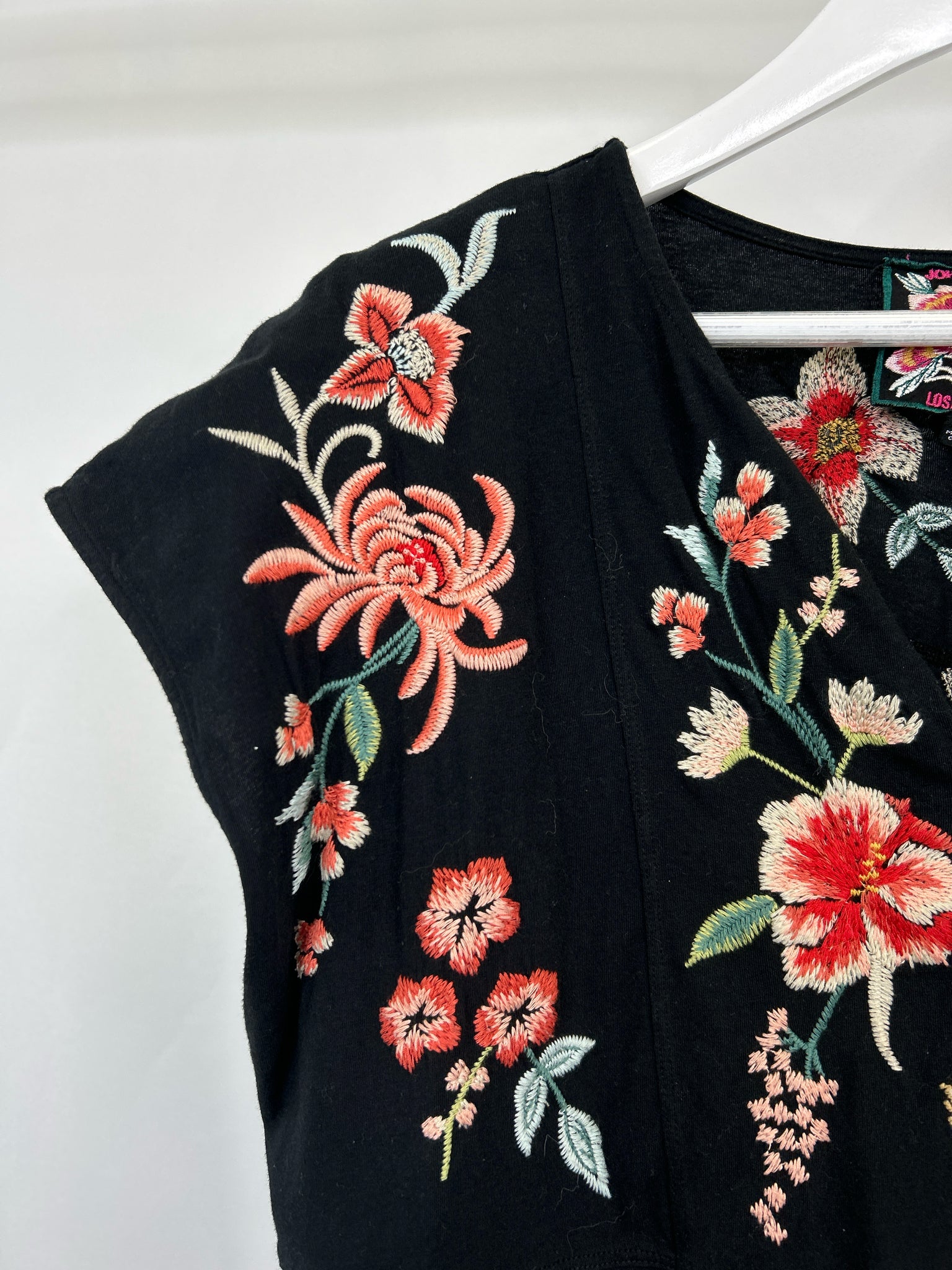 JOHNNY WAS Size L Black Floral Women Shirt