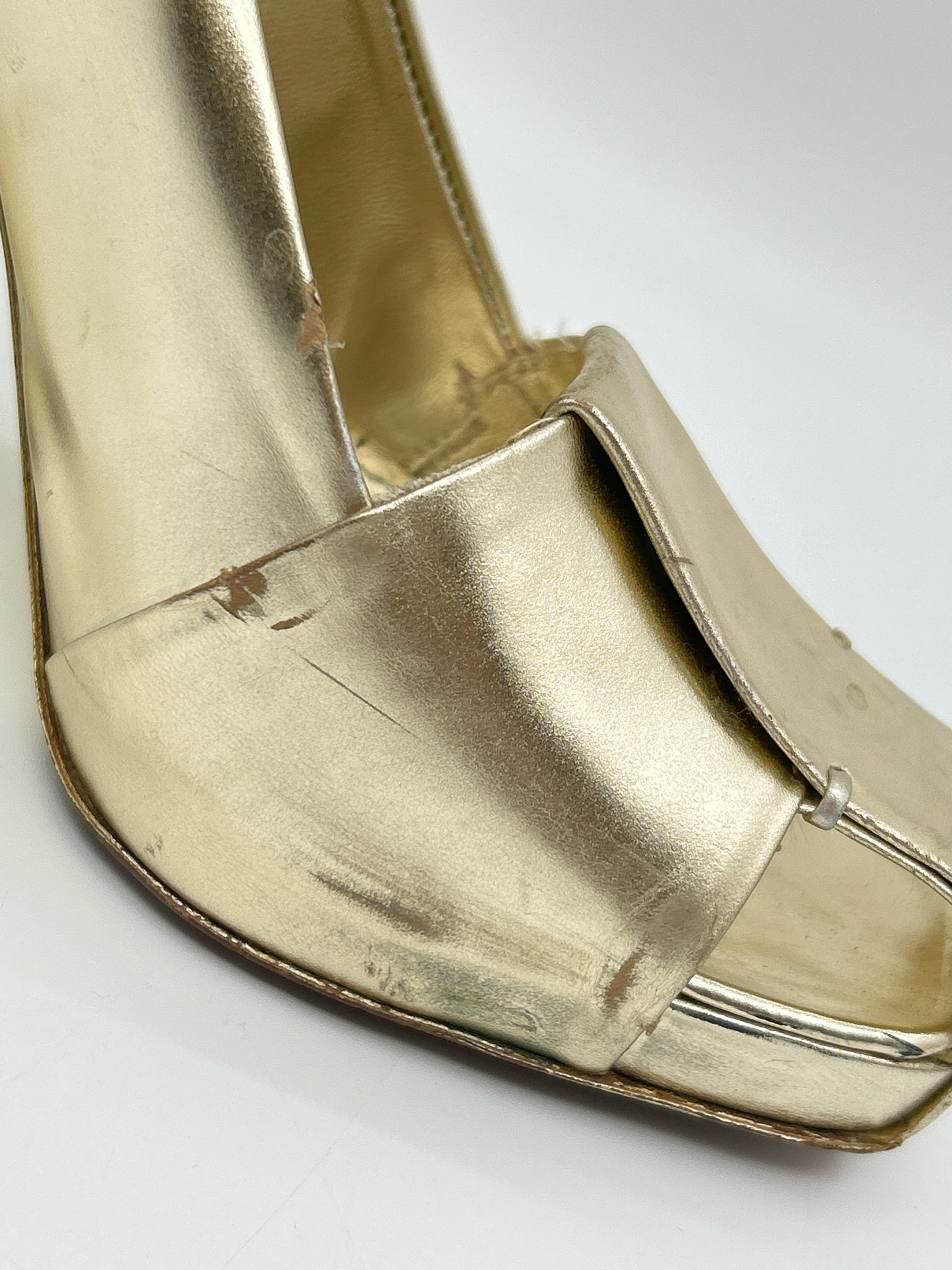 YVES SAINT LAURENT Size 37.5 Gold Women Pumps