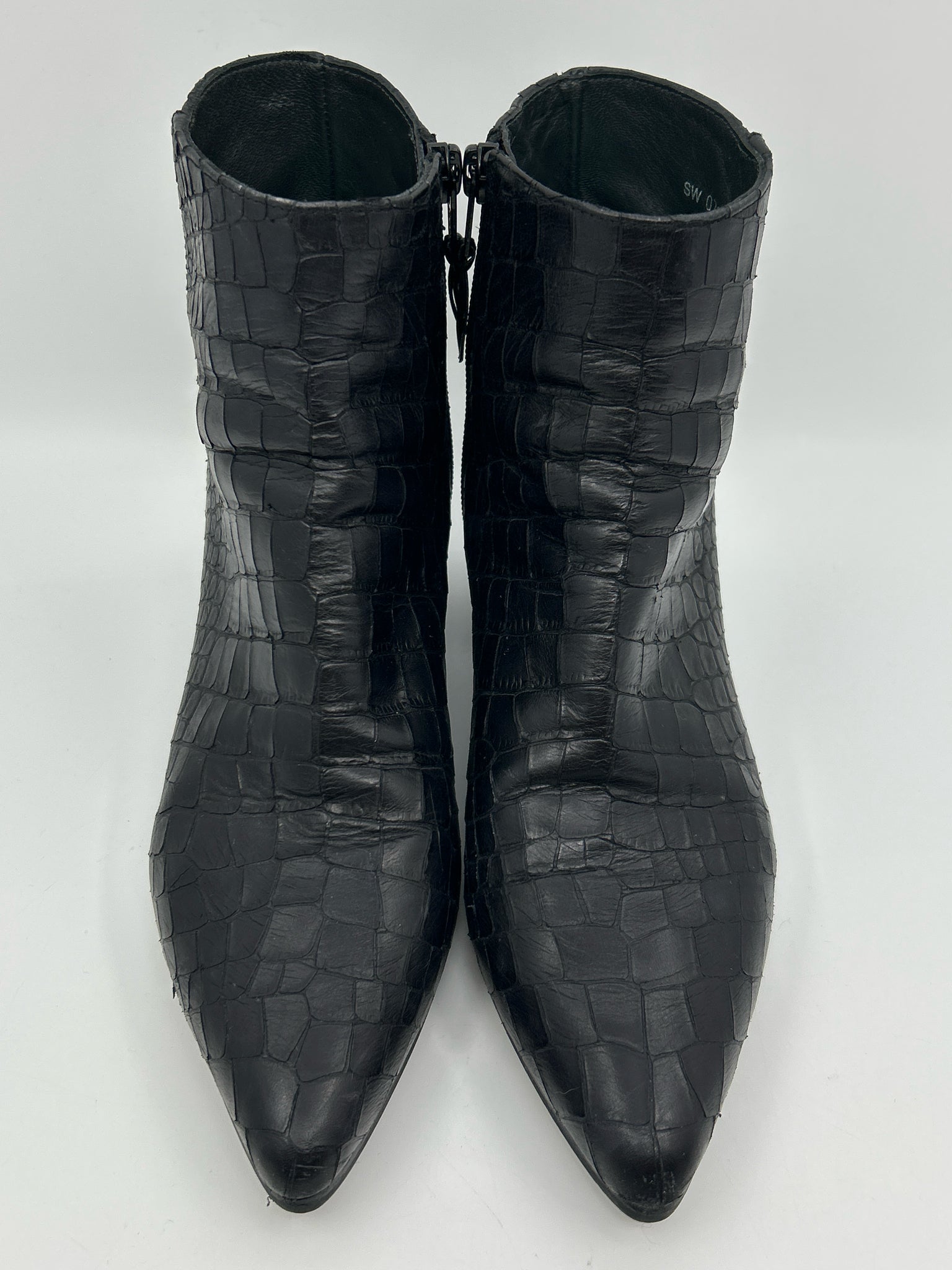 STUART WEITZMAN Size 8M Black Women Booties