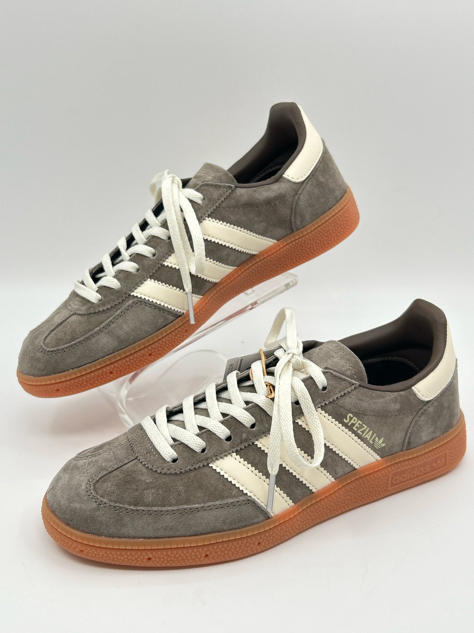 ADIDAS NWT Size 7 Taupe Women Sneakers