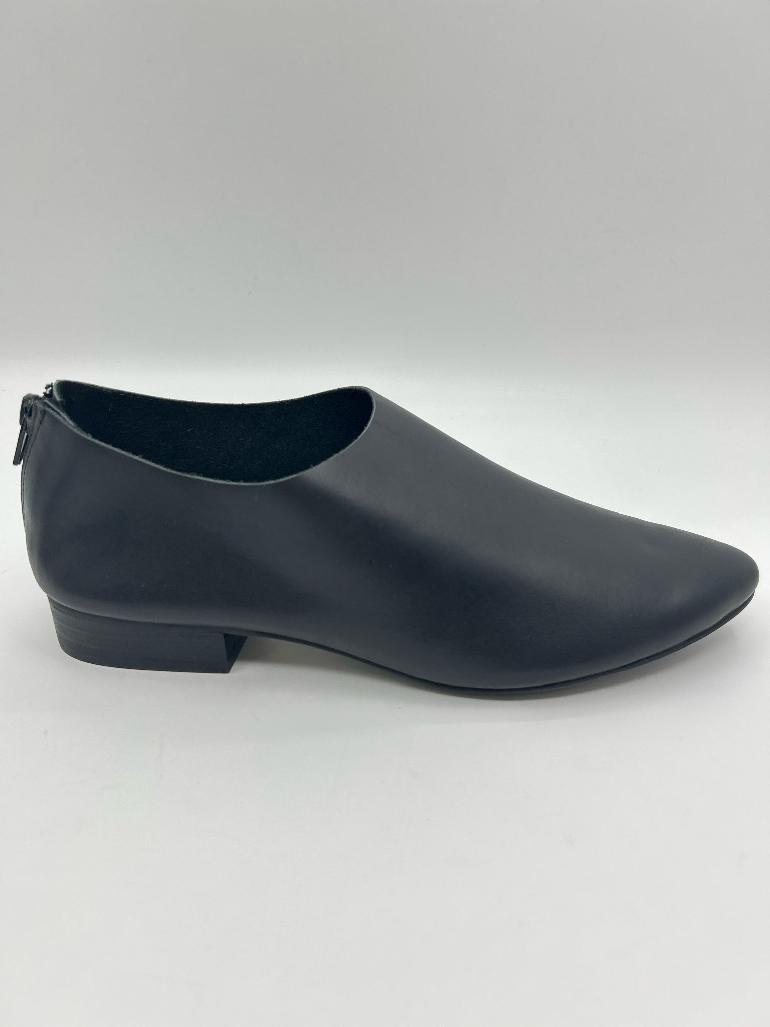 CHOCOLAT BLU Size 10 Black Women Loafer