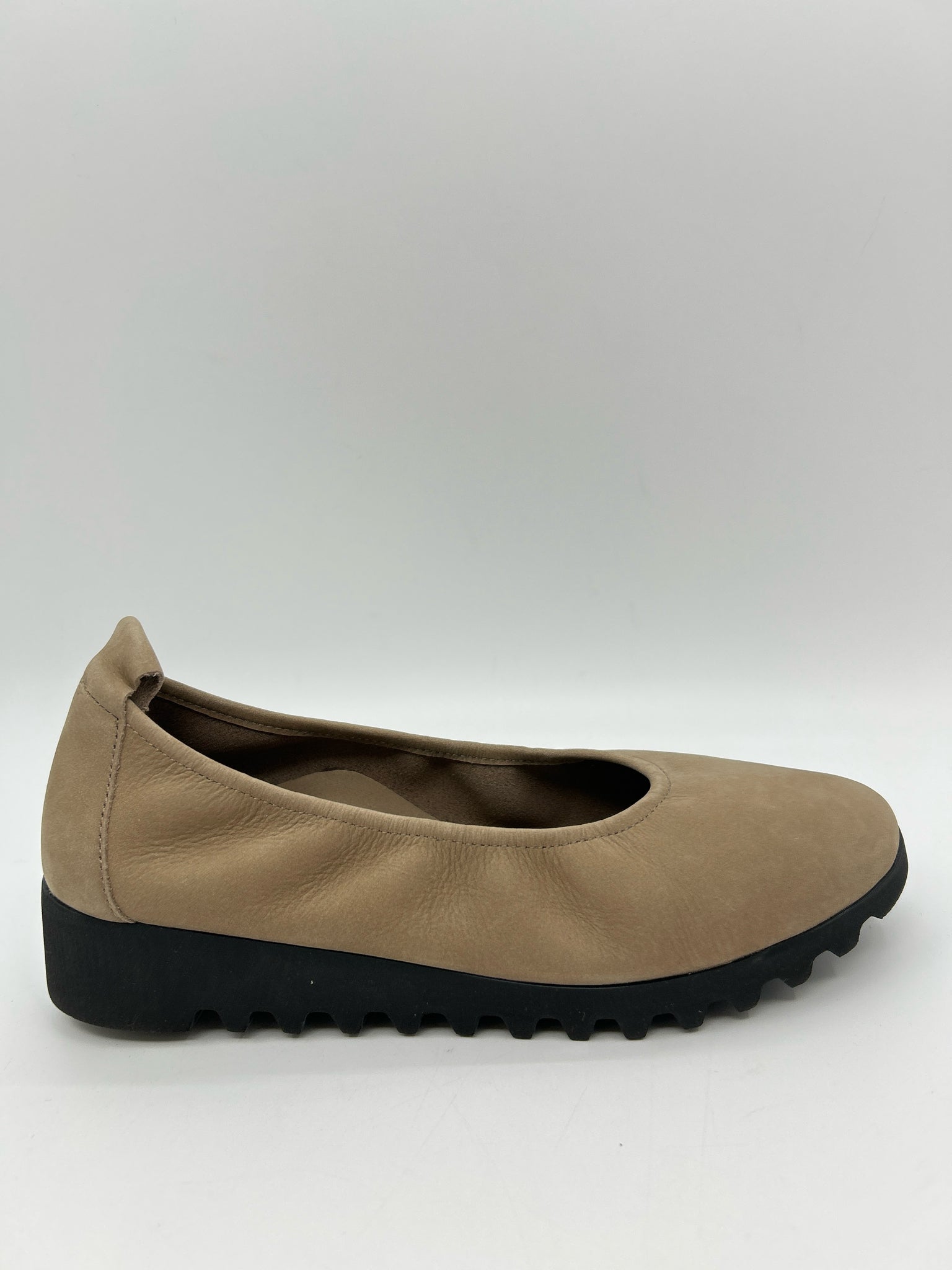 AETREX Size 37/7 Taupe Women Flats