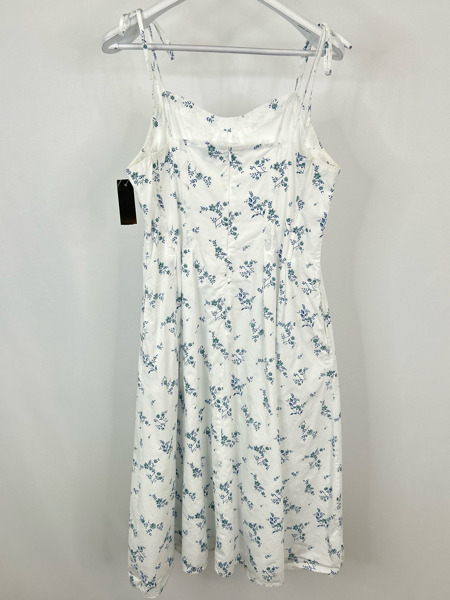 CROWN & IVY Size 16 White Floral Women Dress