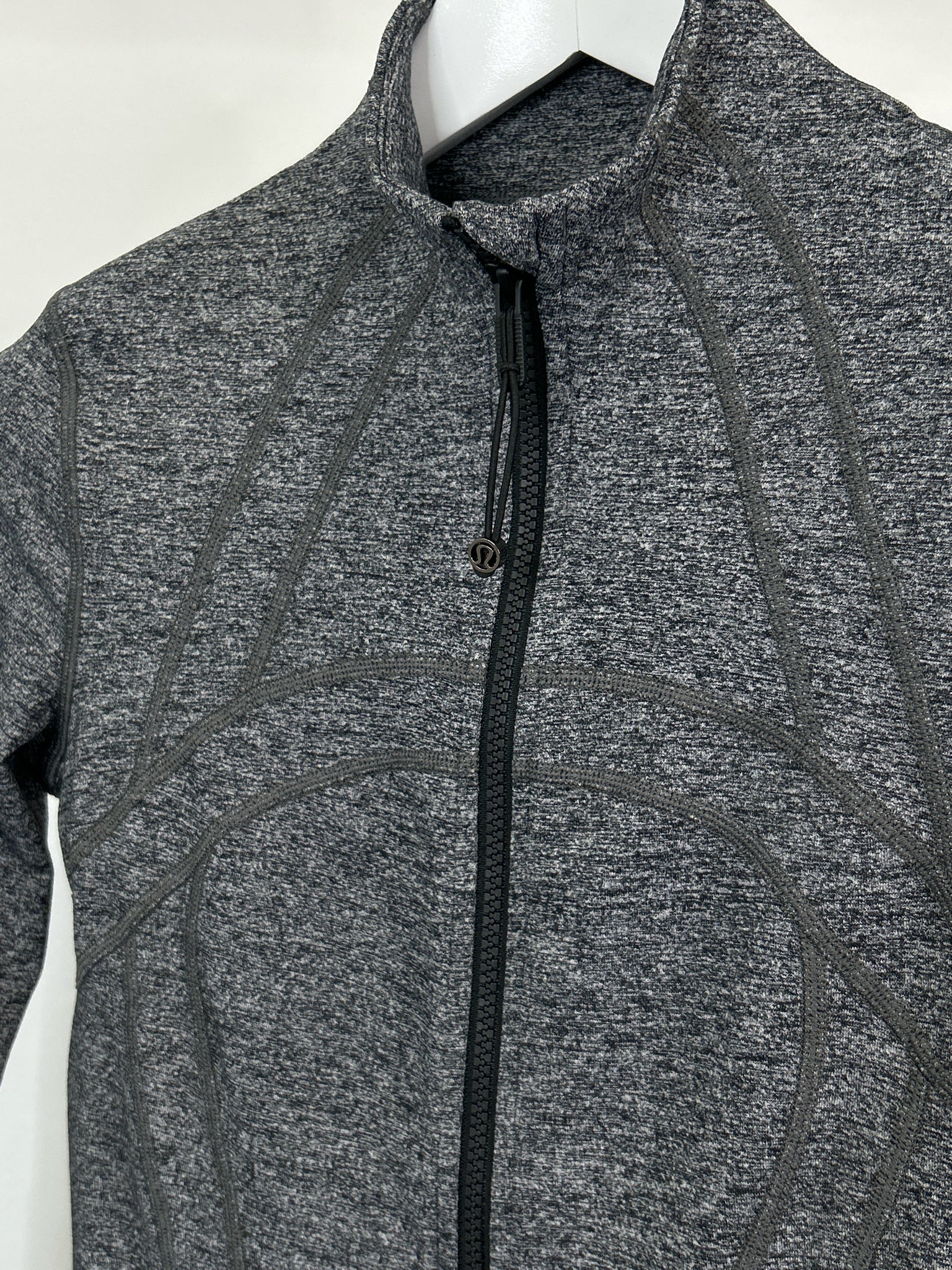 LULULEMON Size 6 black and grey Women Jacket