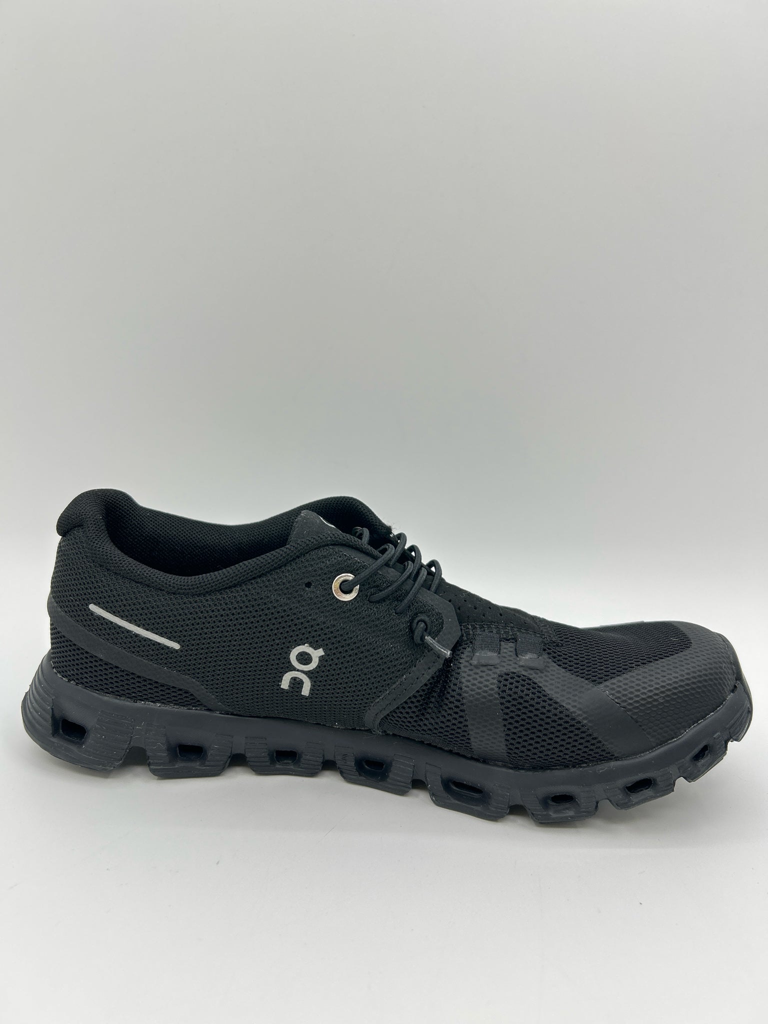 ON CLOUD Size 7W Black Women Sneakers