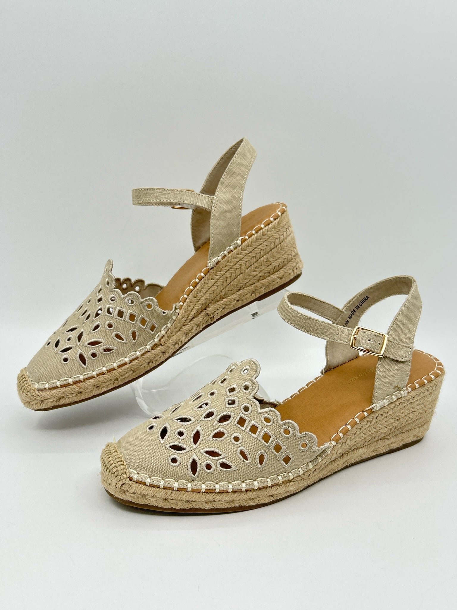TOMMY BAHAMA Size 8.5M Beige Women Sandal