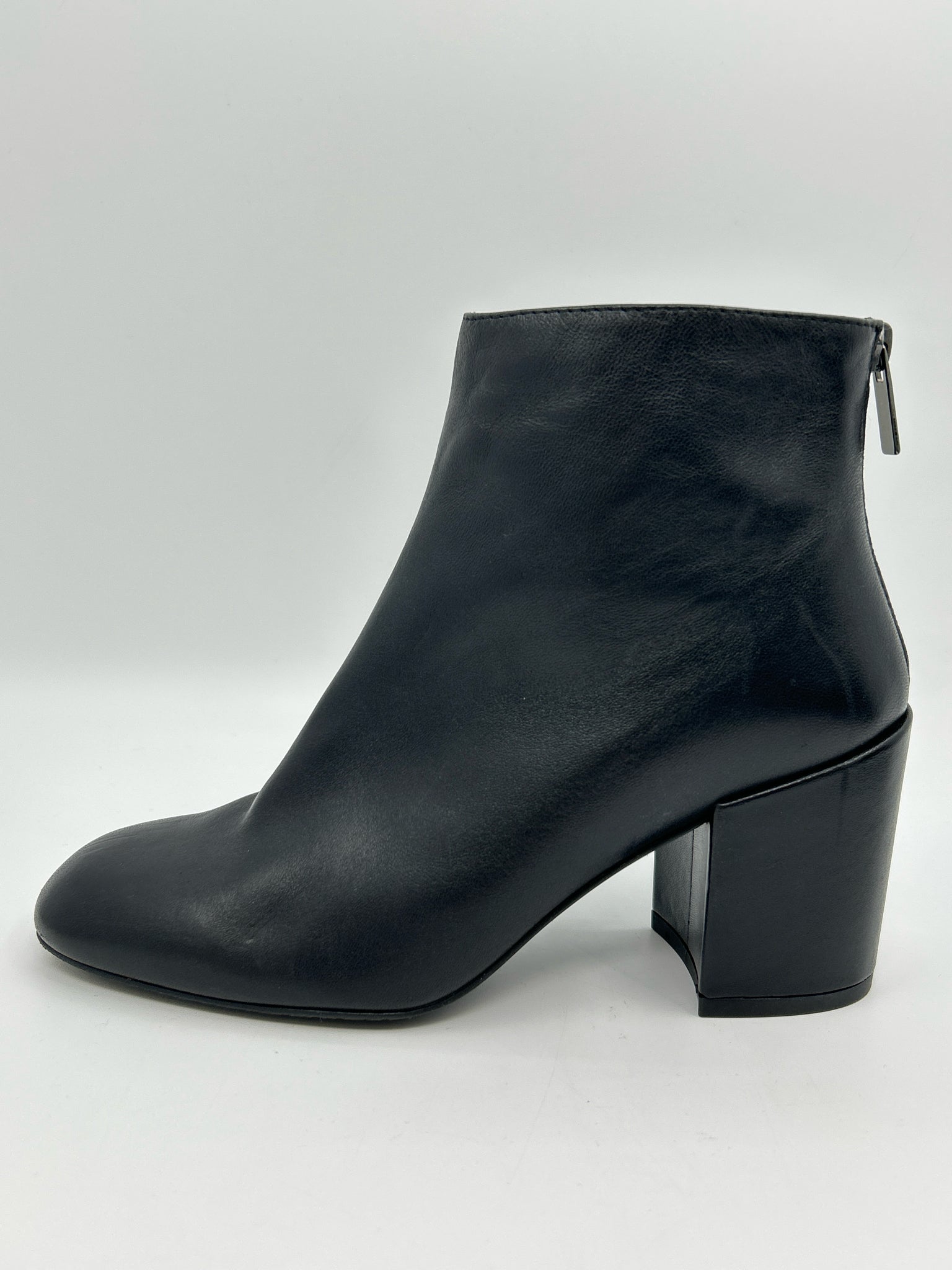 STUART WEITZMAN Size 6.5M Black Women Booties