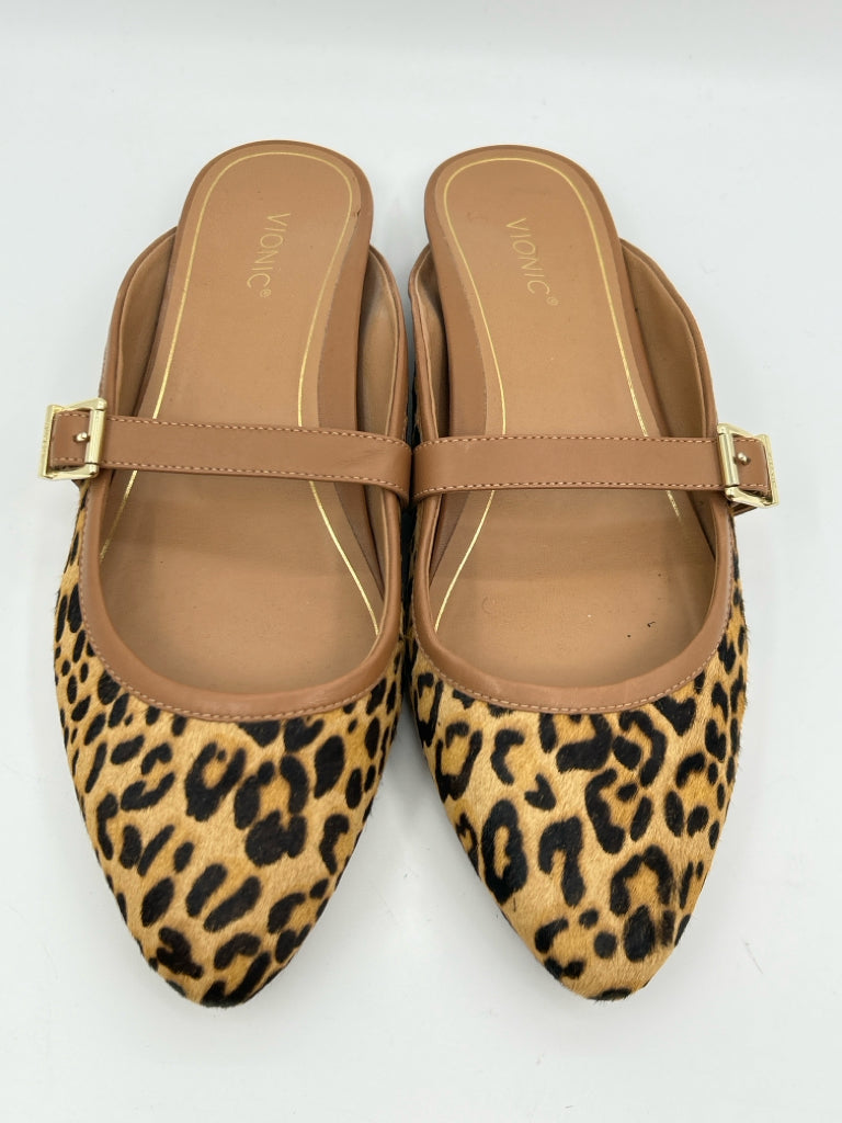 VIONIC Women Size 9 Animal Print Flats