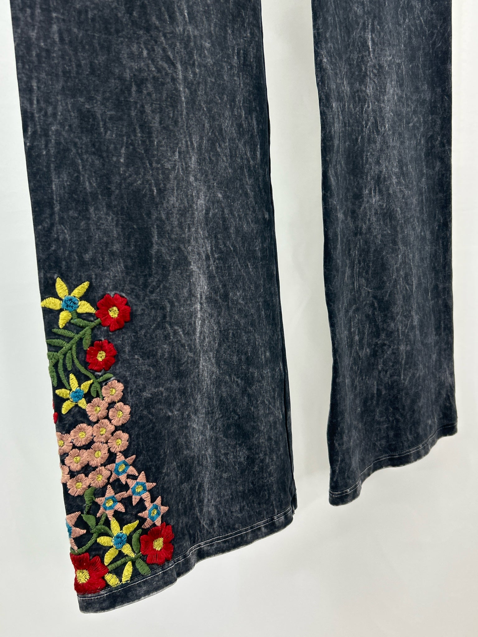 T PARTY Size L Charcoal Women Pants