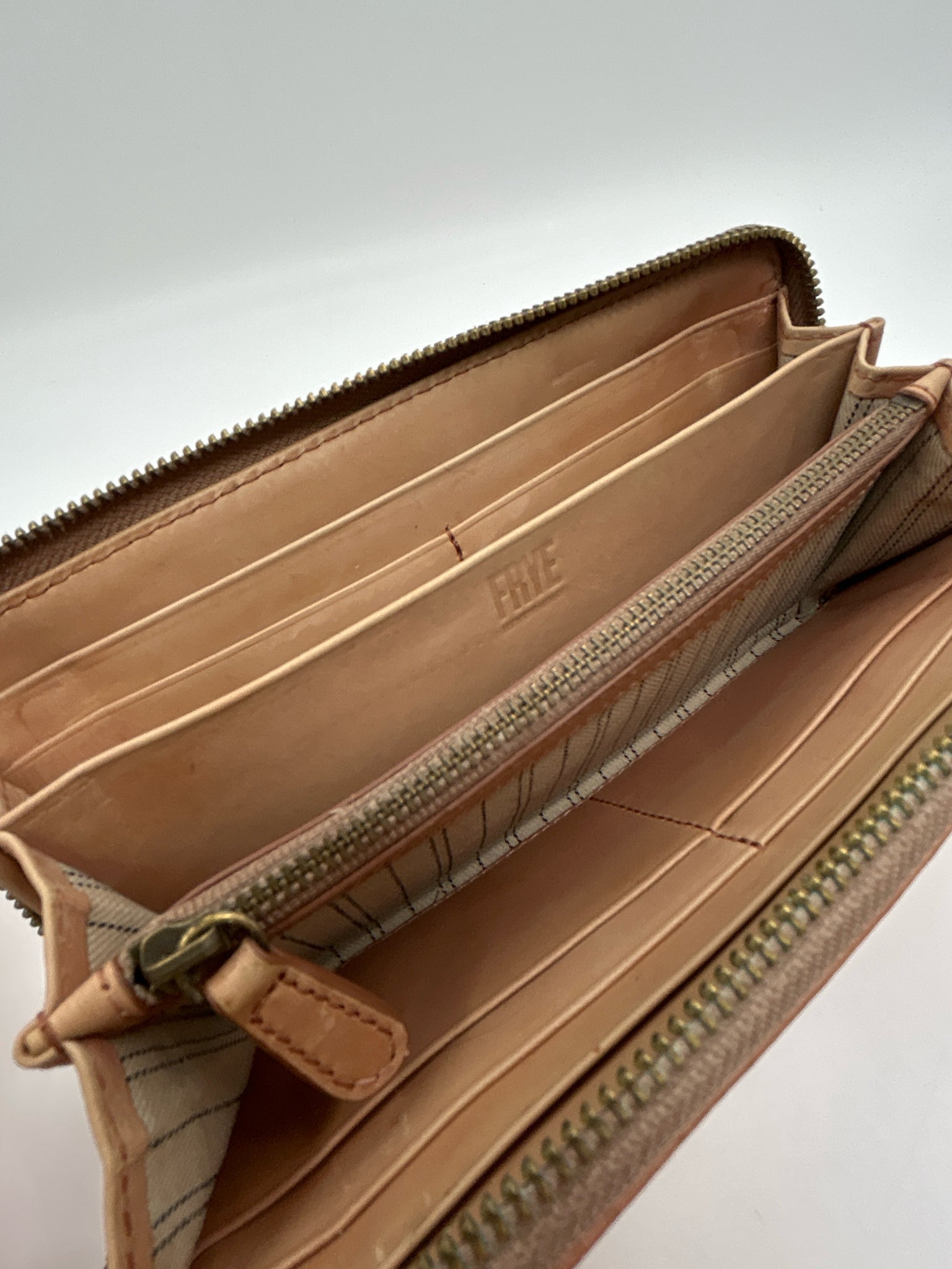 FRYE Natural Women Wallet