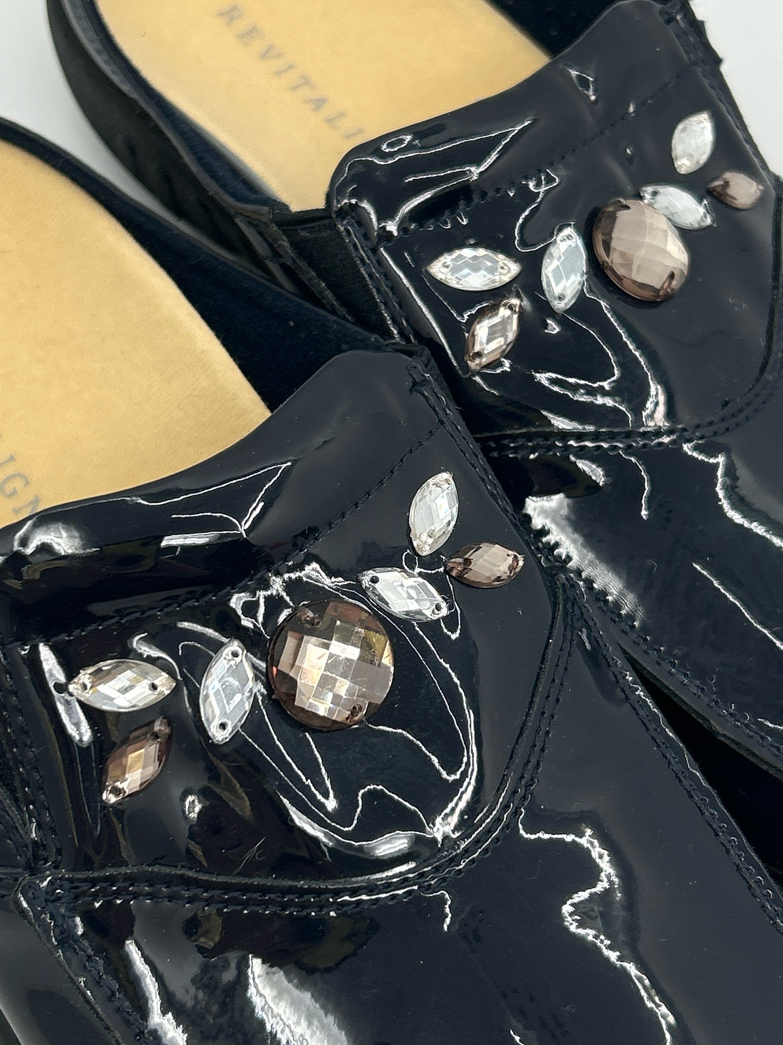 REVITALIGN Size 9B Navy Women Shoes