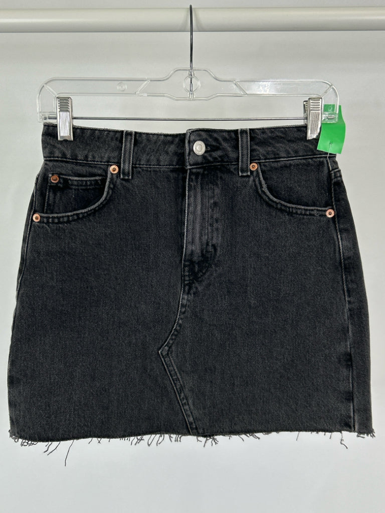 TOPSHOP NWT Size 4 BLACK DENIM Skirt