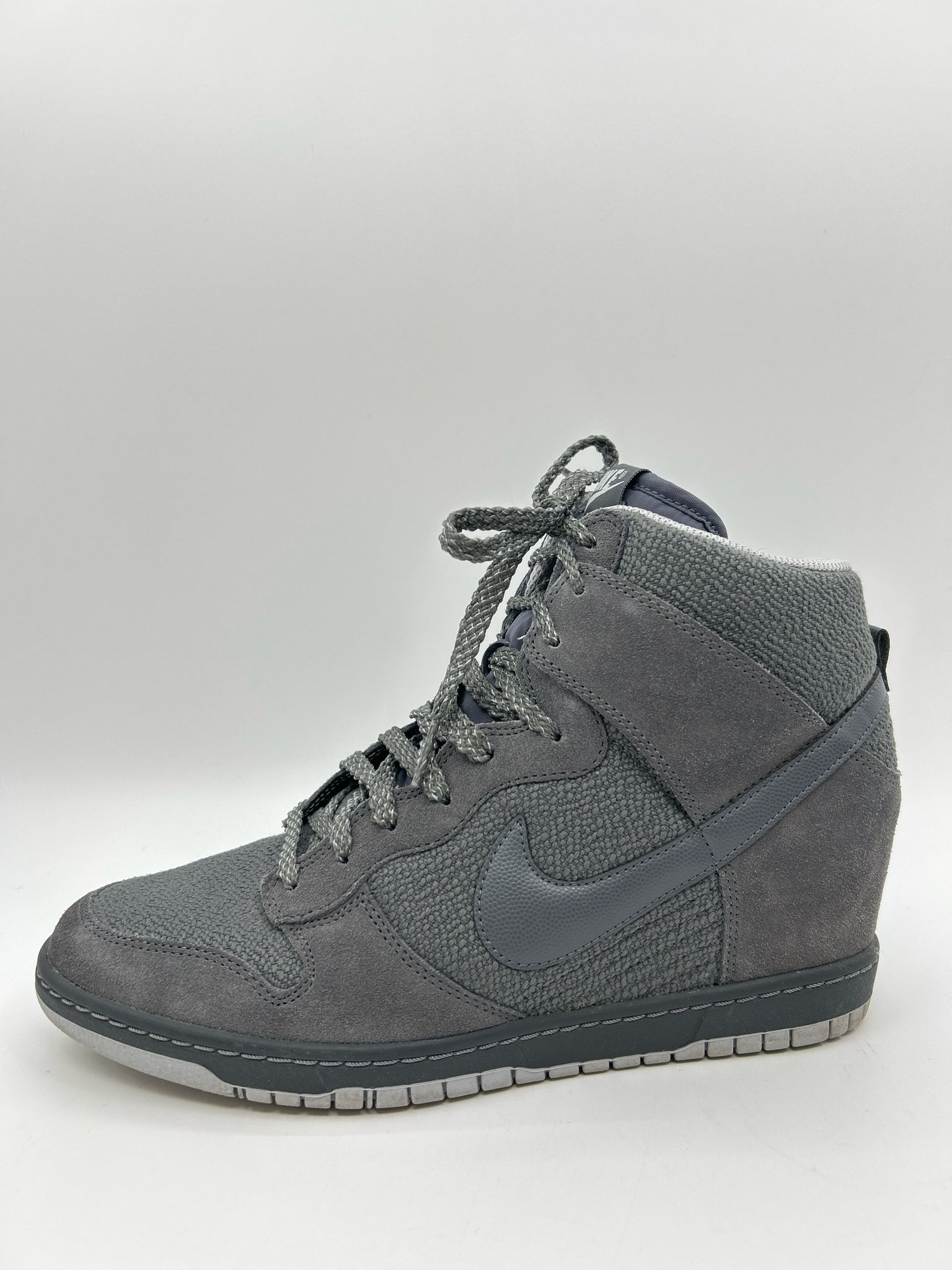 NIKE Size 10.5 Grey Women Sneakers