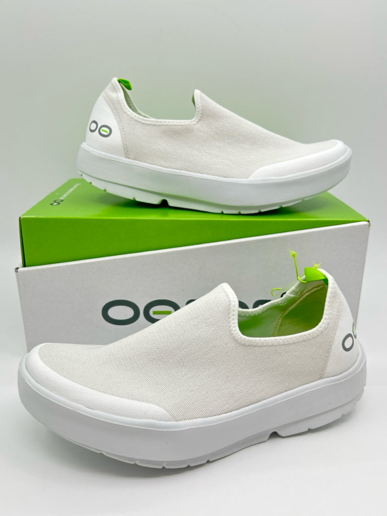 OOFOS Women Size 8.5 White Shoes