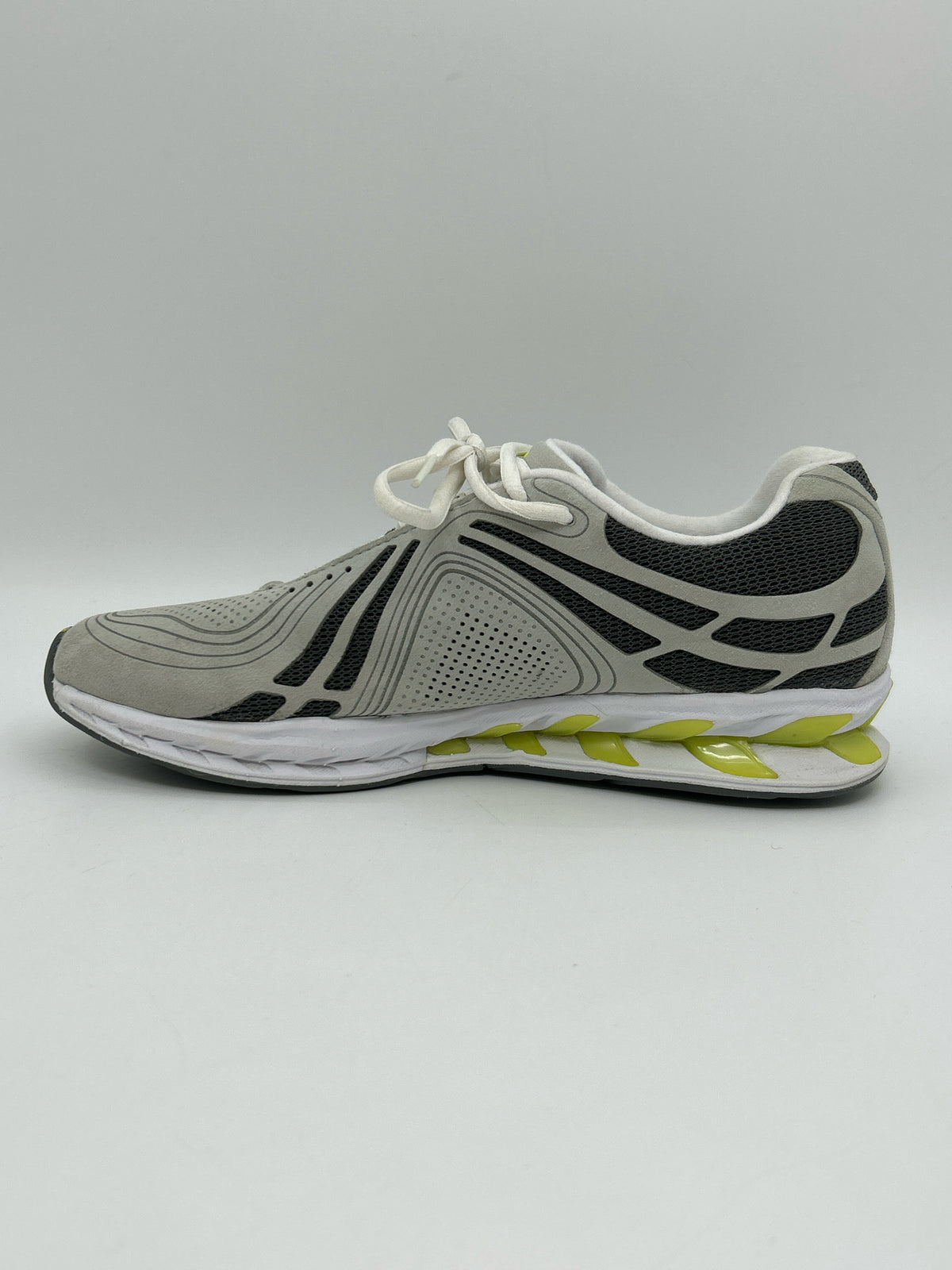 NEW BALANCE Size 9 light grey Women Sneakers