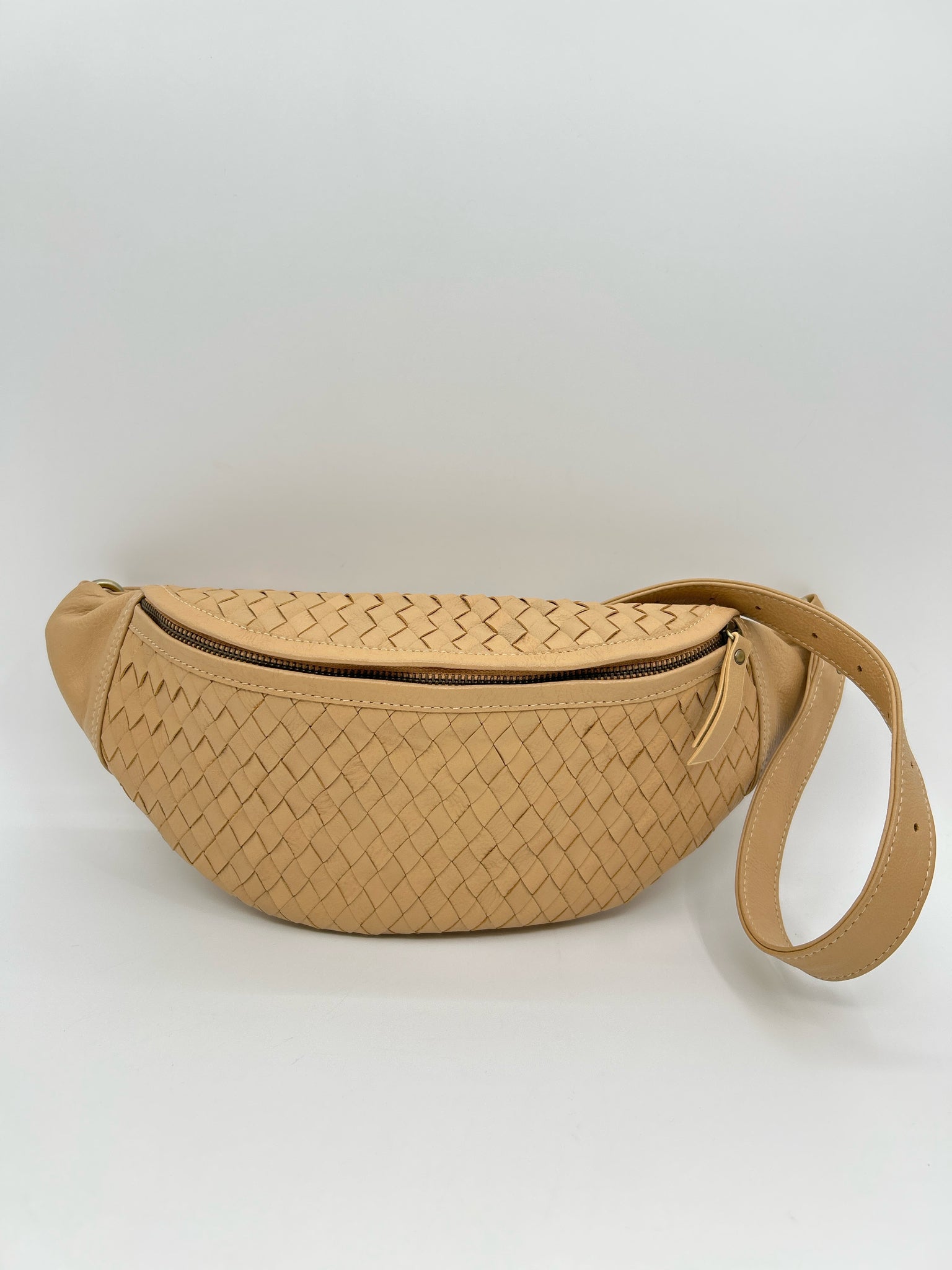 MANDRN SAND Women Purse