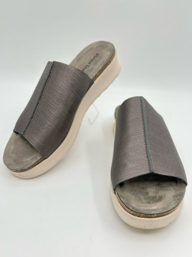 PIERRE DUMAS Size 8 Pewter Sandal