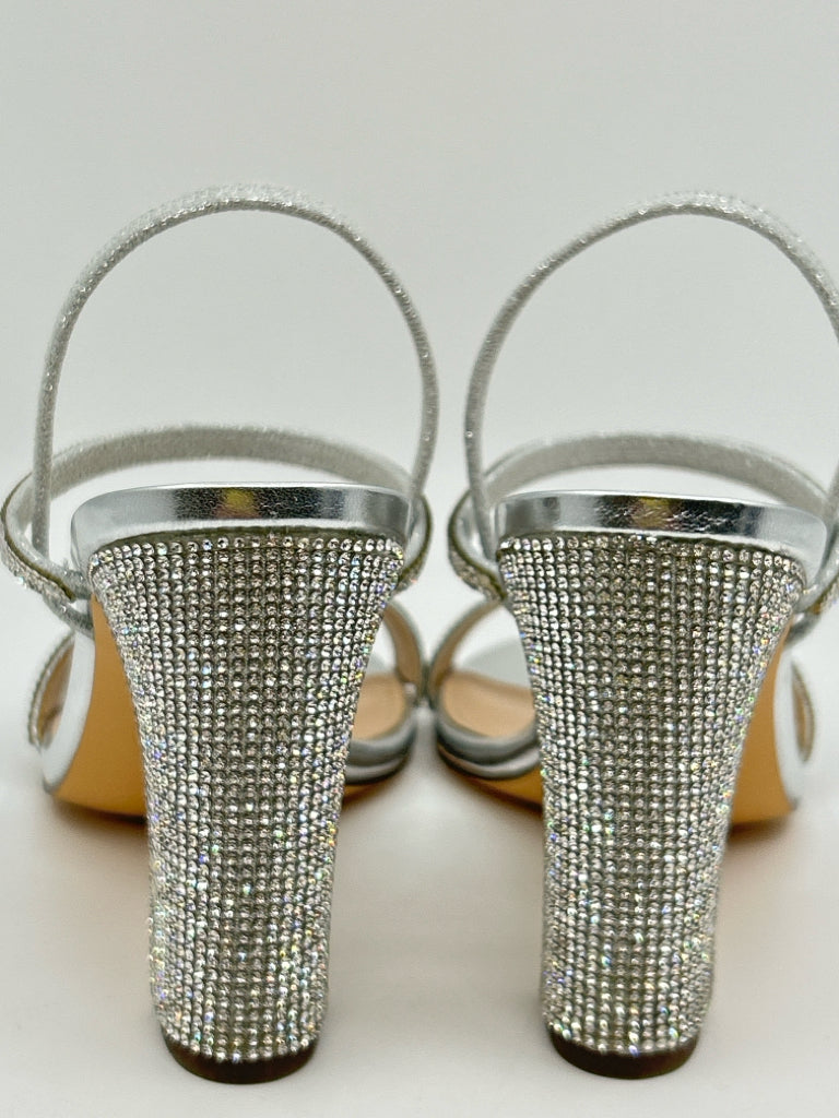 NINA Size 8.5M Silver Women's Sandal