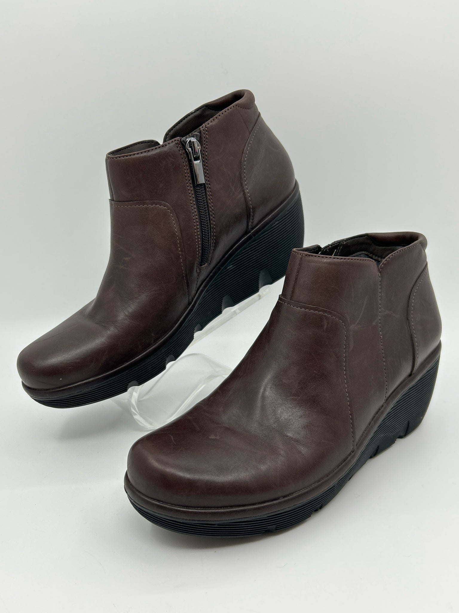 CLARKS Size 9.5M DARK BROWN Women Booties