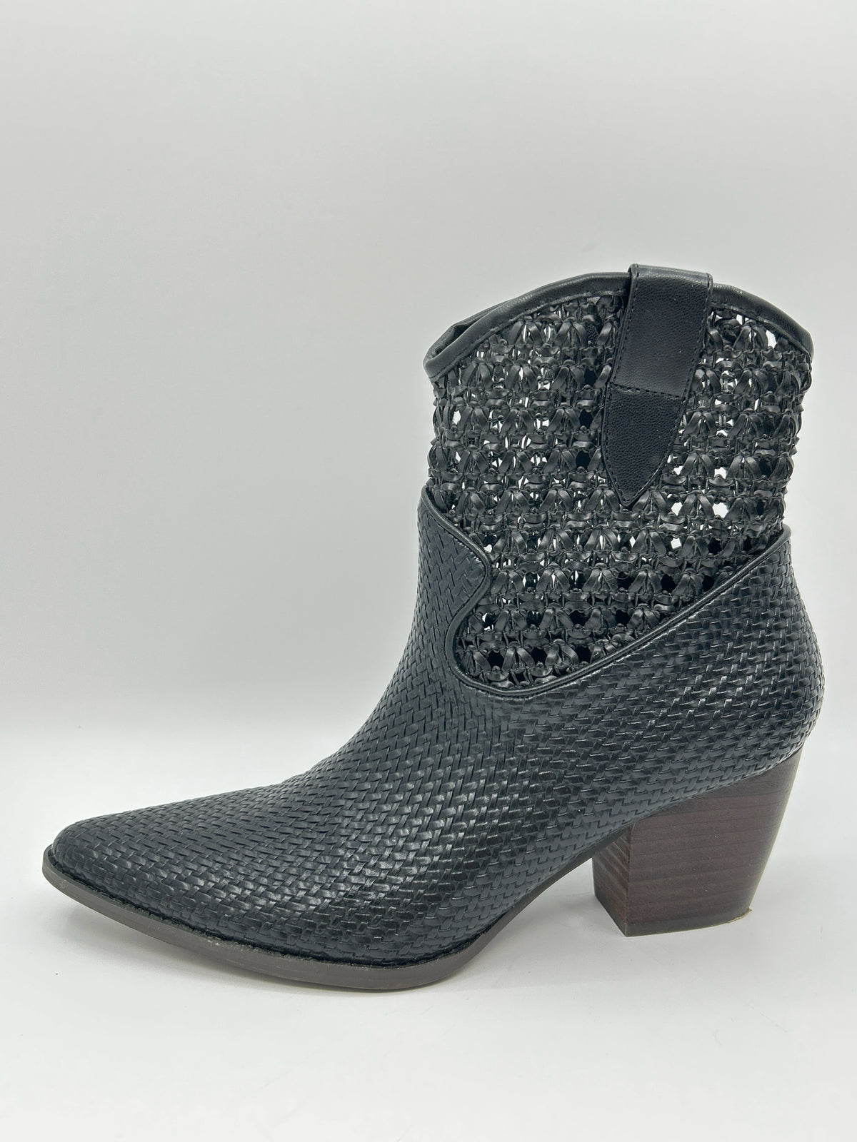 COCONUTS Size 7.5 Black Women Booties