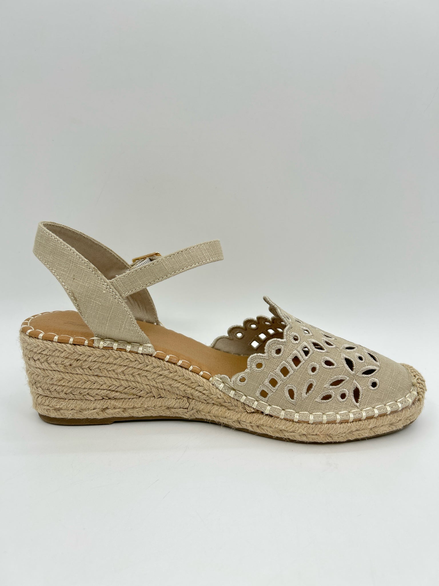 TOMMY BAHAMA Size 8.5M Beige Women Sandal