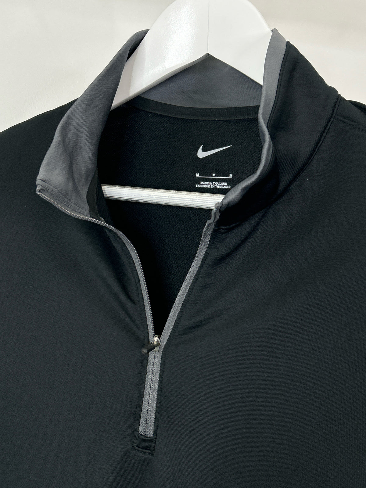 NIKE NWT Size M Black Women Pullover