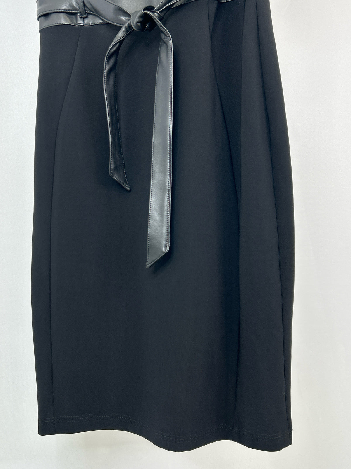 FRANK LYMAN Size 6 Black Women Dress