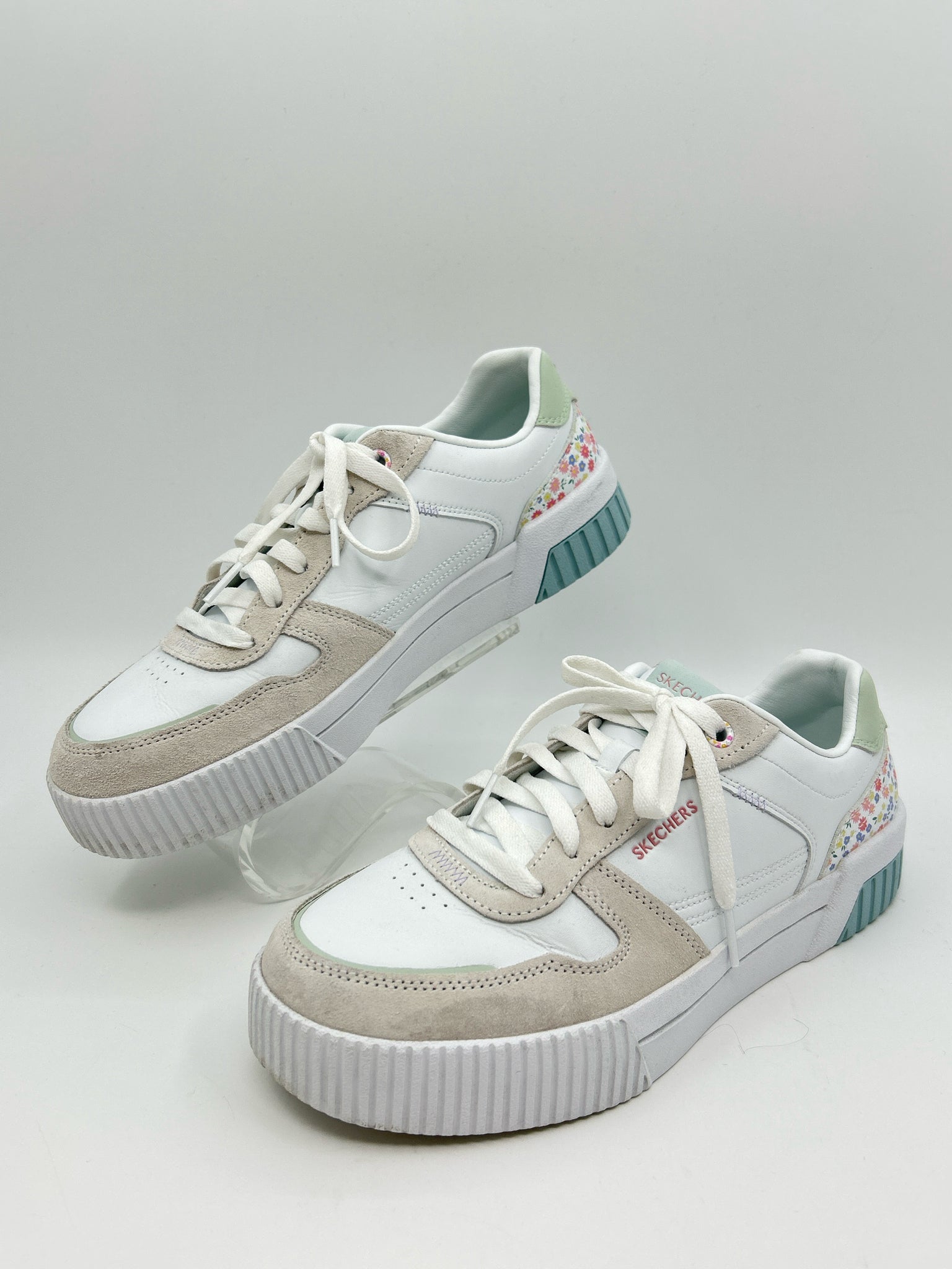 skechers Size 9.5 White Floral Women Sneakers