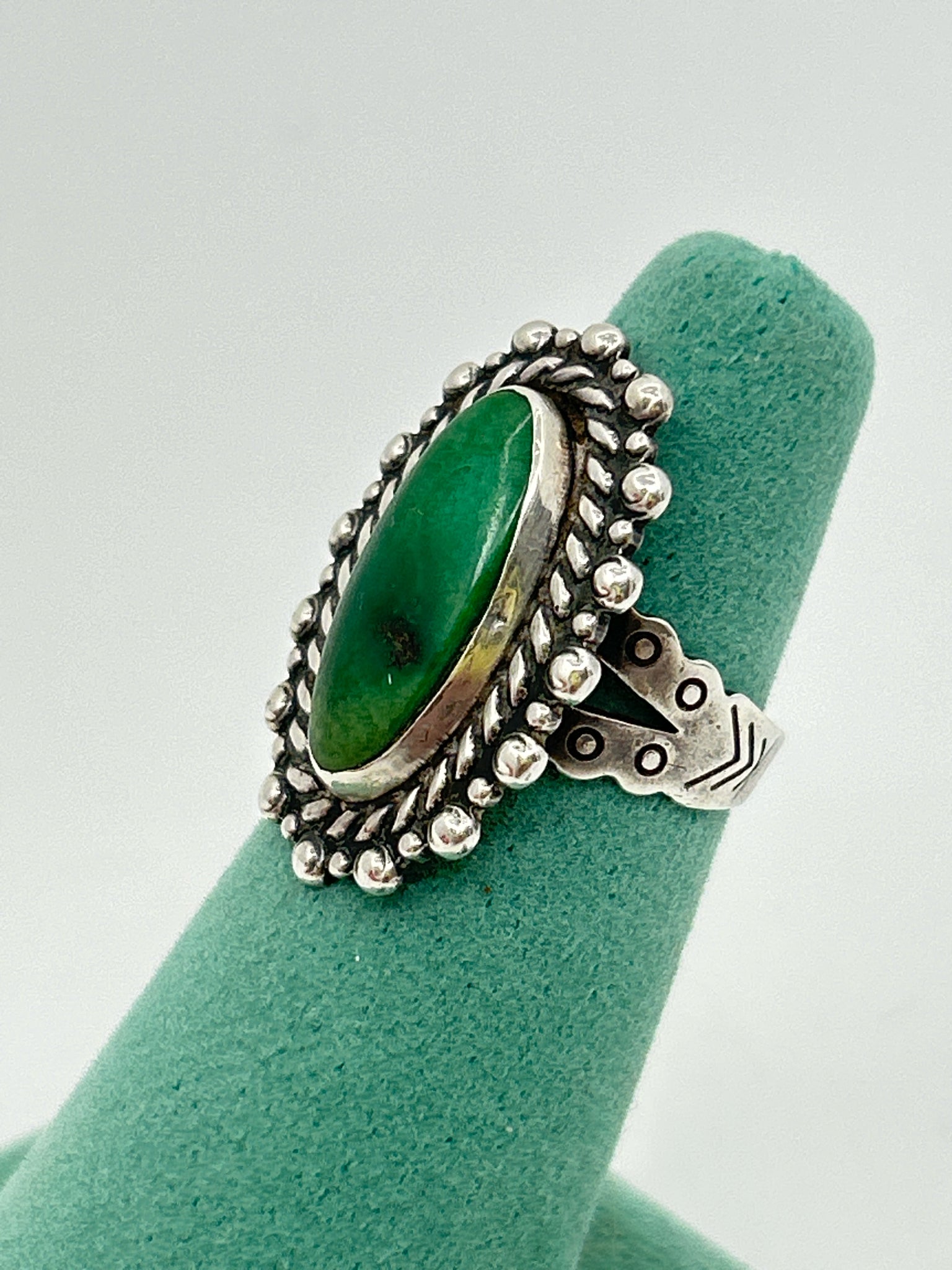 NO BRAND SILVER AND GREEN Size 5 Ring