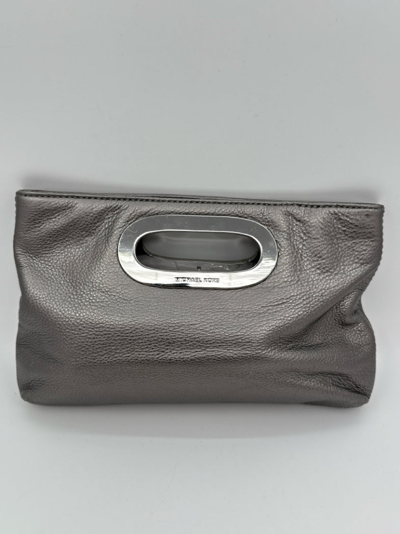 MICHAEL KORS METALLIC GREY Clutch