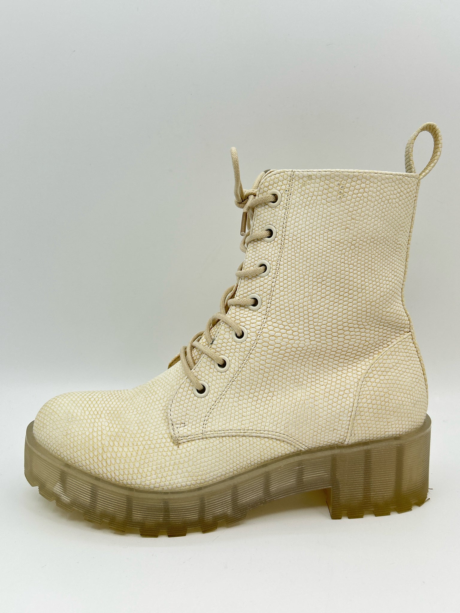 DIRTY LAUNDRY Size 6.5 BONE Women Boots