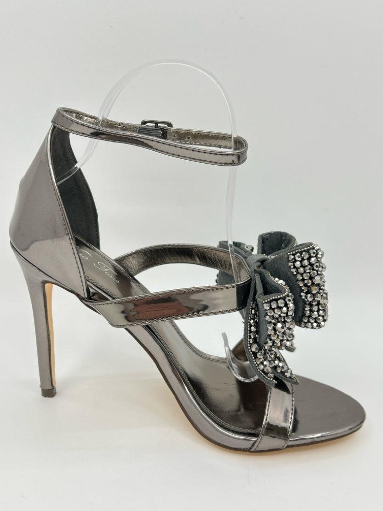 Vigo Fiore Women Size 9 Metallic Pewter Sandal