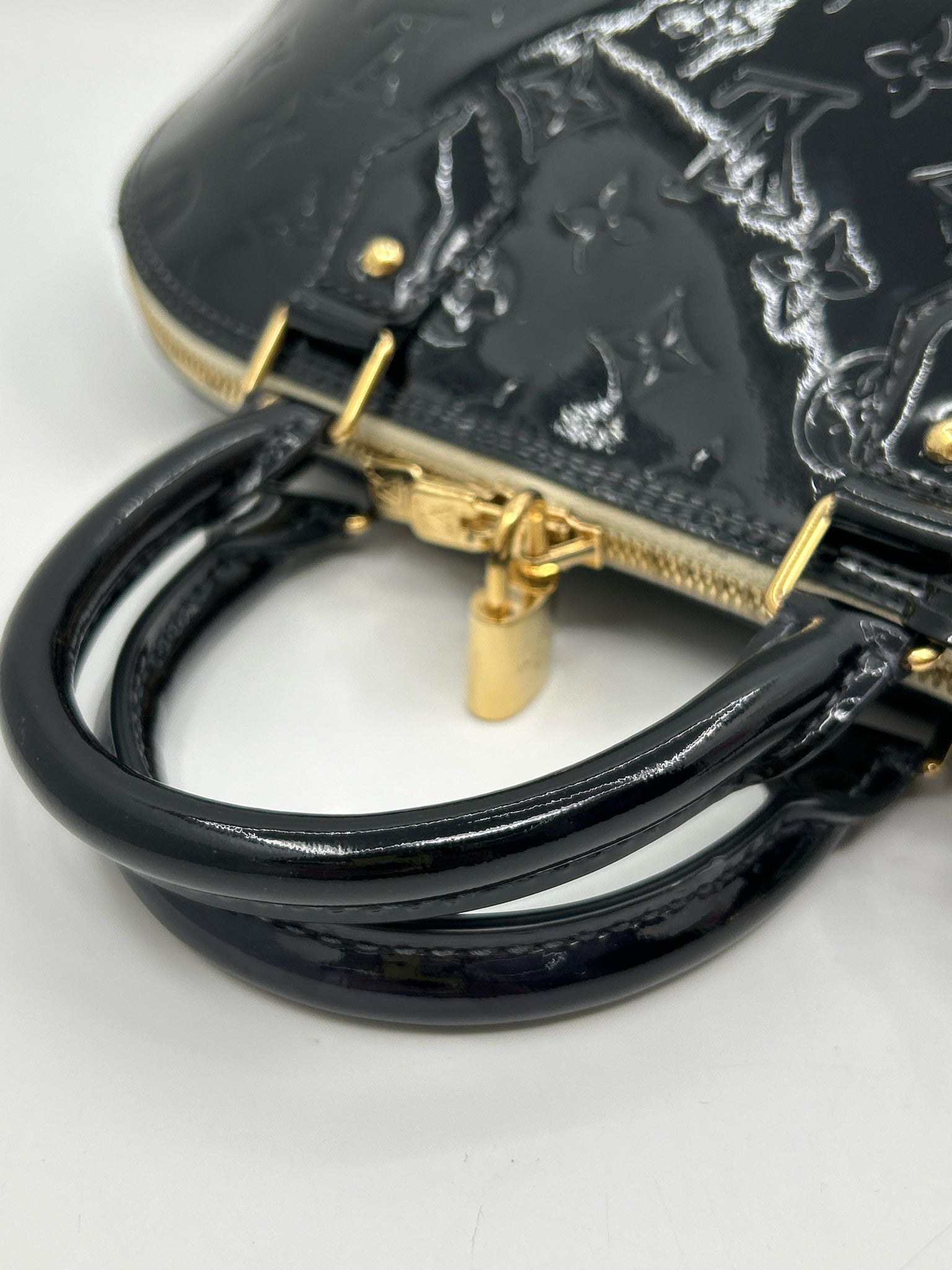 LOUIS VUITTON Black Women Purse