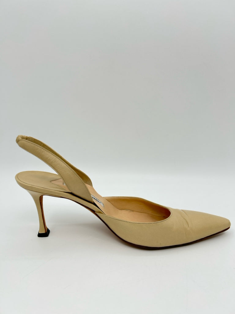 MANOLO BLAHNIK Size 40 Beige Women's Pumps
