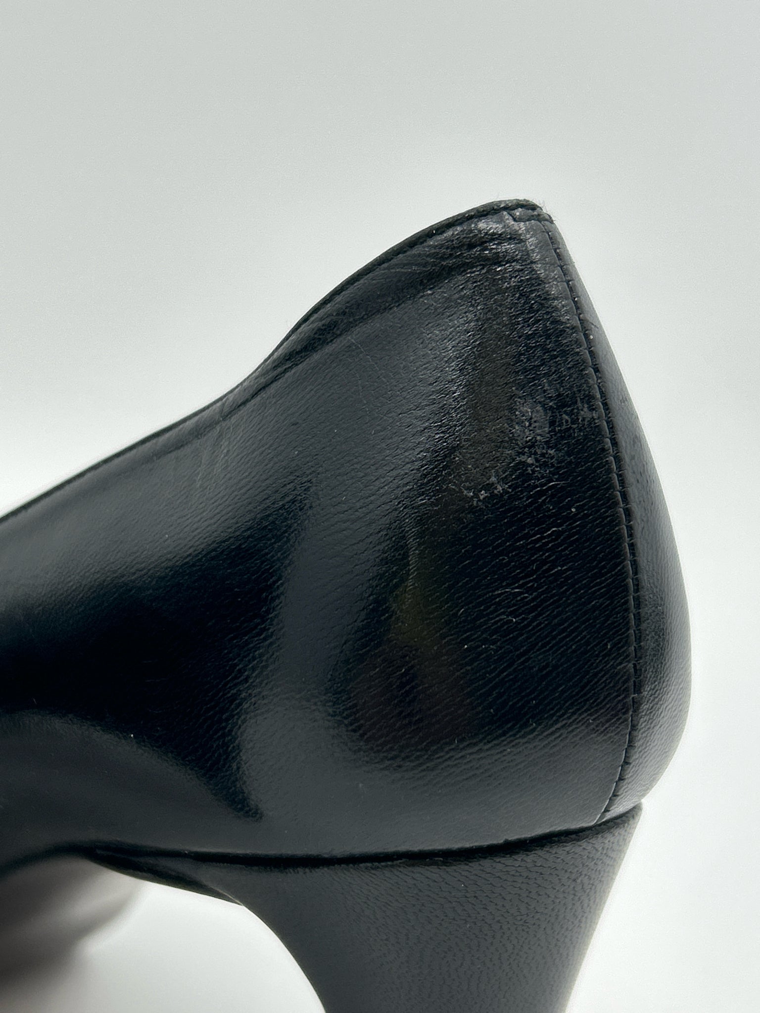 STUART WEITZMAN Size 8.5M Black Women Pumps