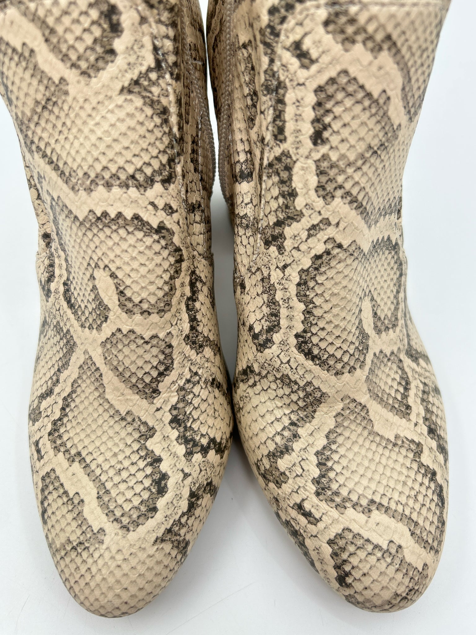 STEVE MADDEN Size 8.5M IVORY PRINT Women Booties
