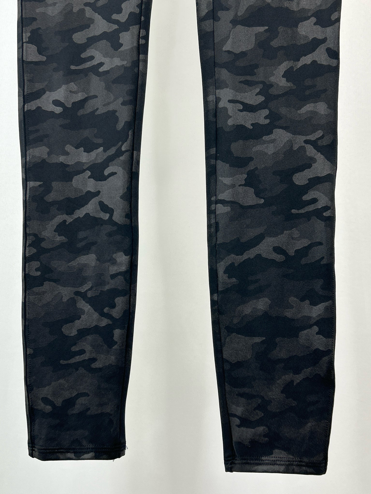 SPANX Size M Black Print Women Legging