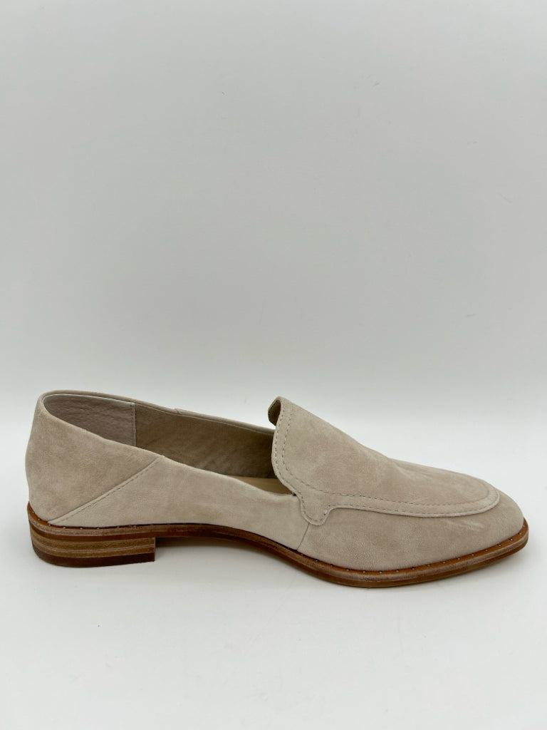 VINCE CAMUTO Women Size 8.5 Beige Loafer