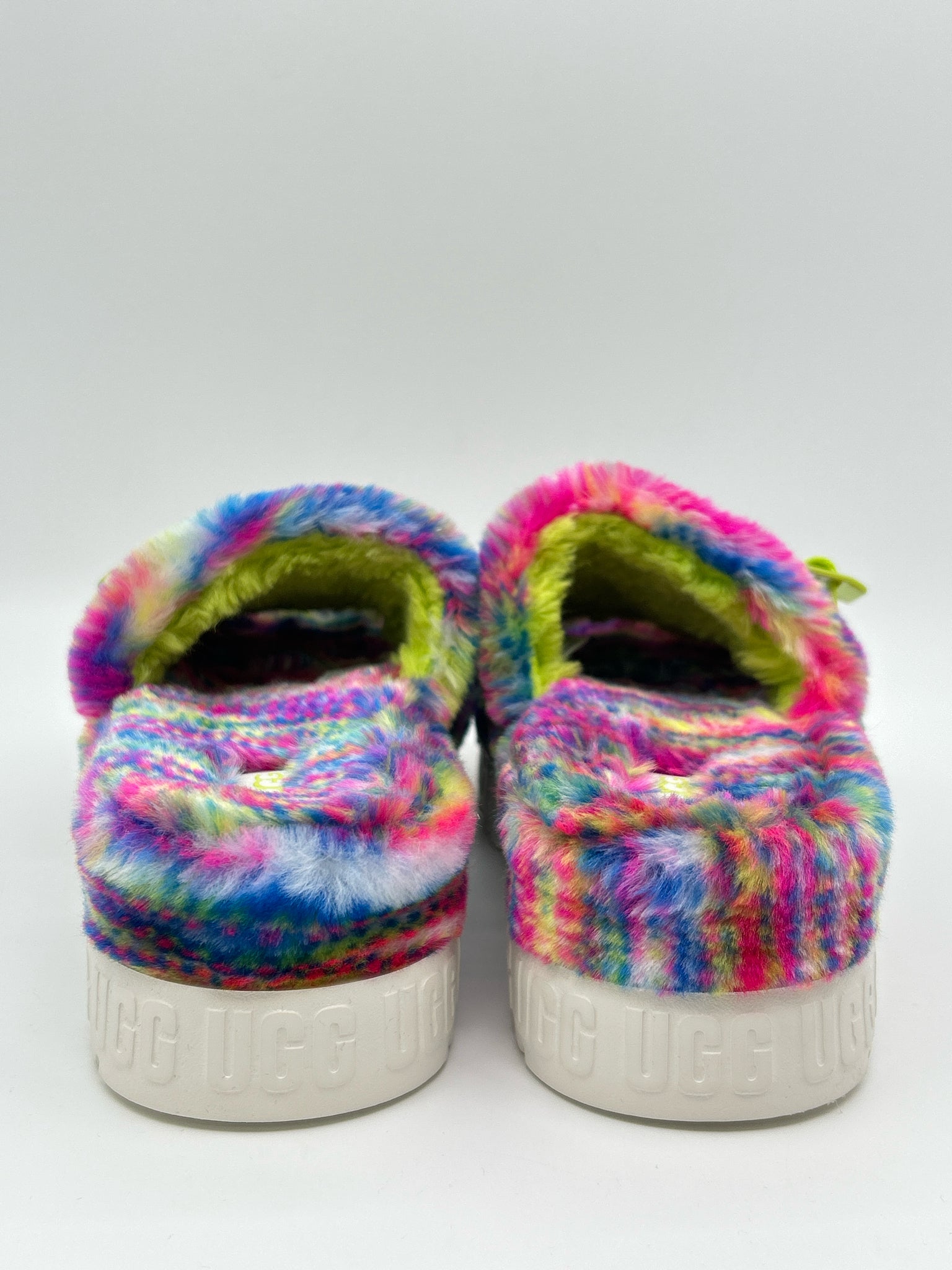 UGG Size 6 Multi-Color Women Flats