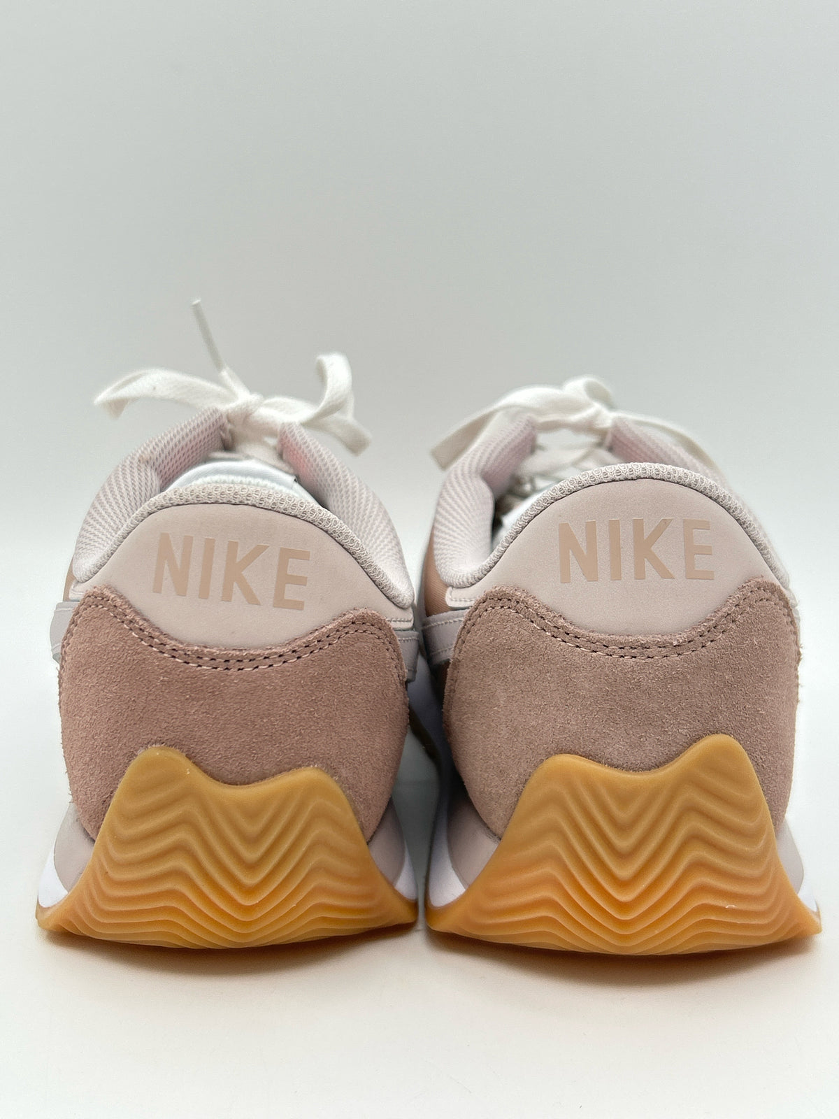 NIKE Size 9.5 Rose Pink Women Sneakers