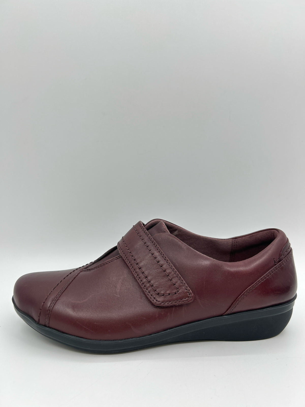 CLARKS COLLECTION NWOB Size 7 Burgundy Women Shoes