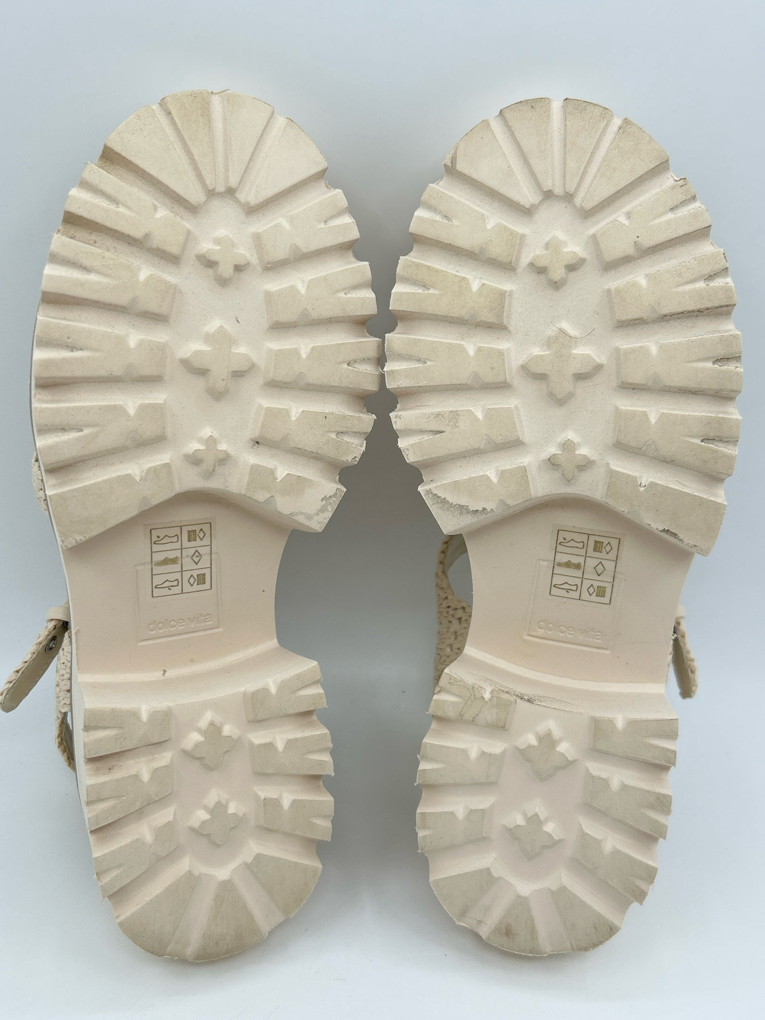 DOLCE VITA Size 8 Oatmeal Women Sandal