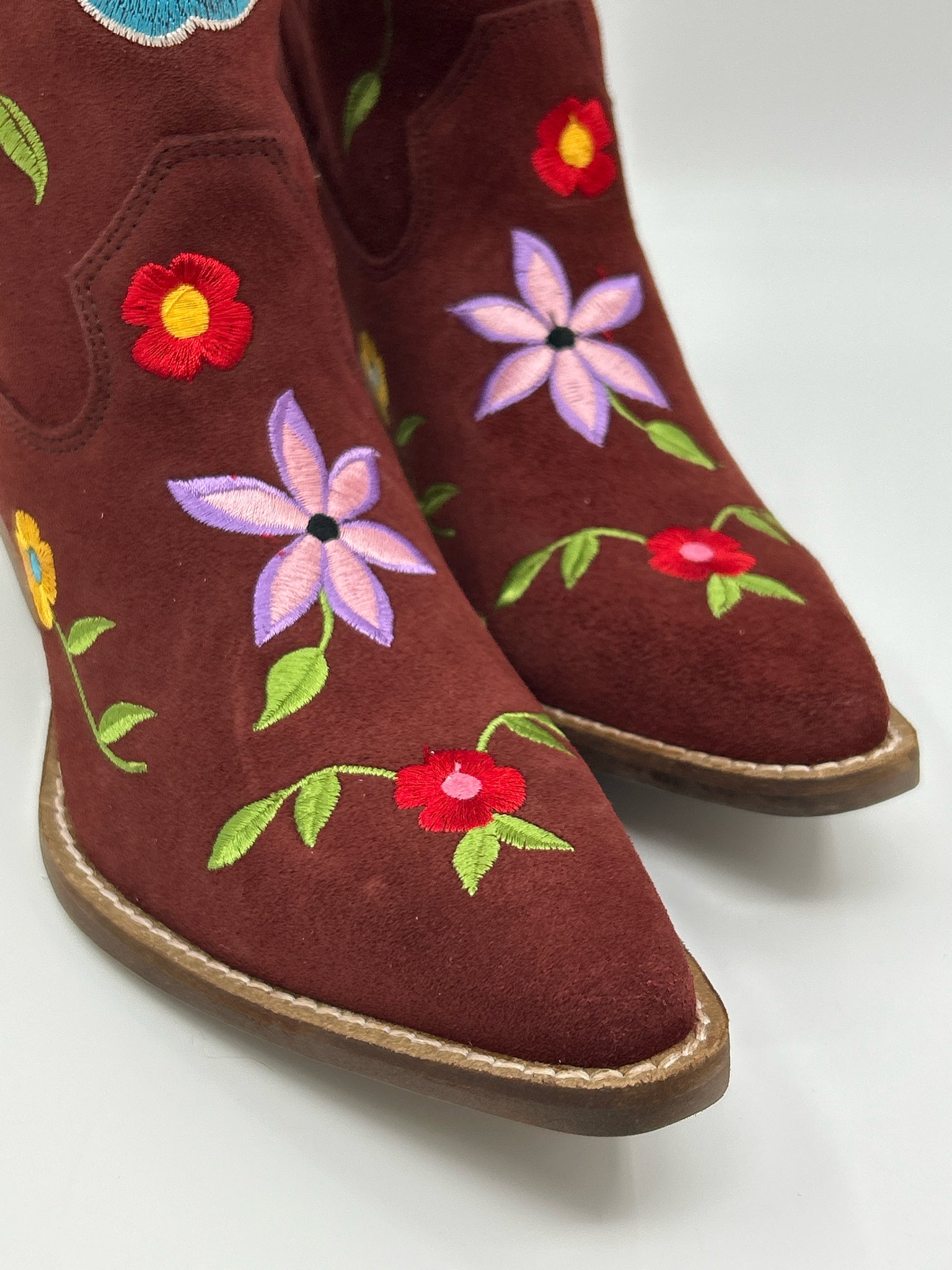 DINGO Size 7.5M Burgundy Women Boots