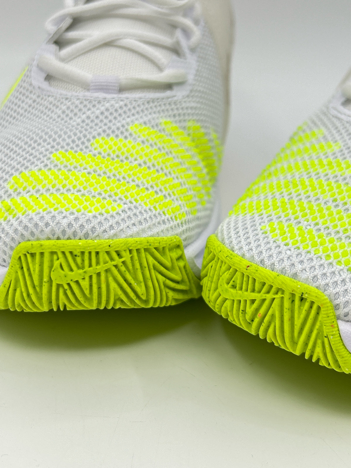 NIKE Size 9.5 White Women Sneakers